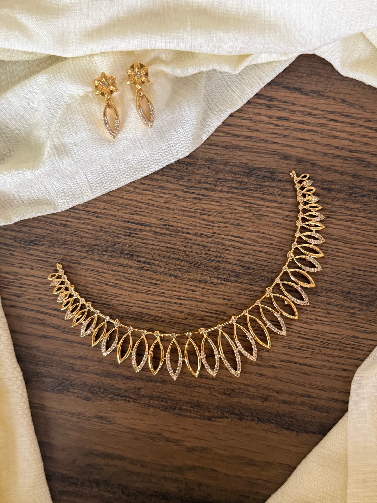 Elegant Gold Finish Marquise Leaf Diamond Look Choker Necklace Set