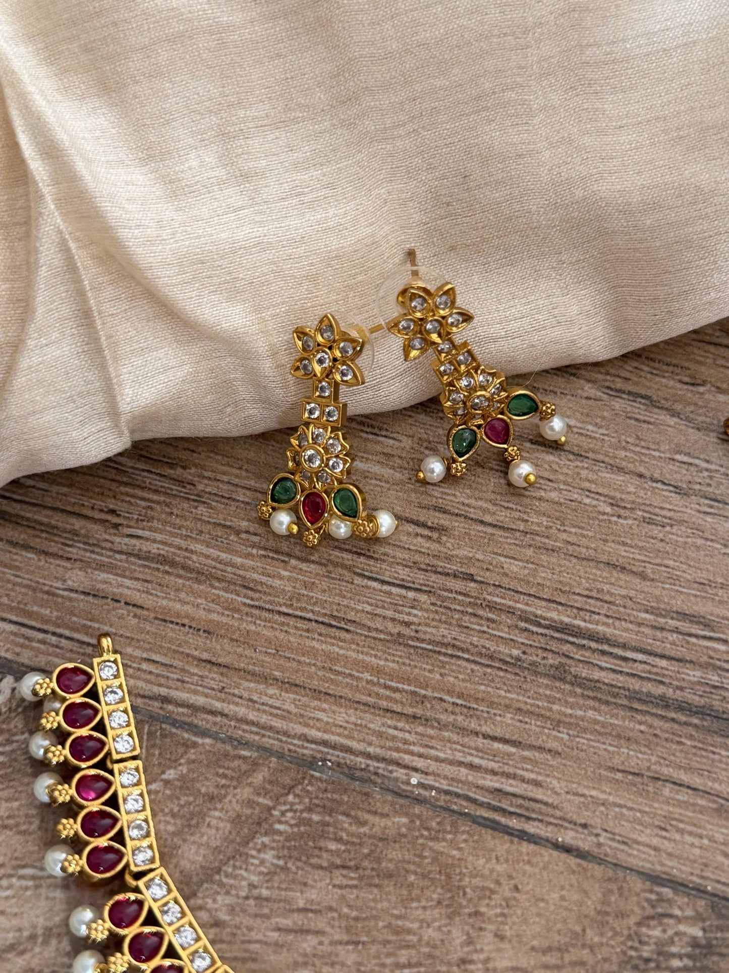 Traditional Antique Finish Ruby & Emerald Pearl-Drop Necklace