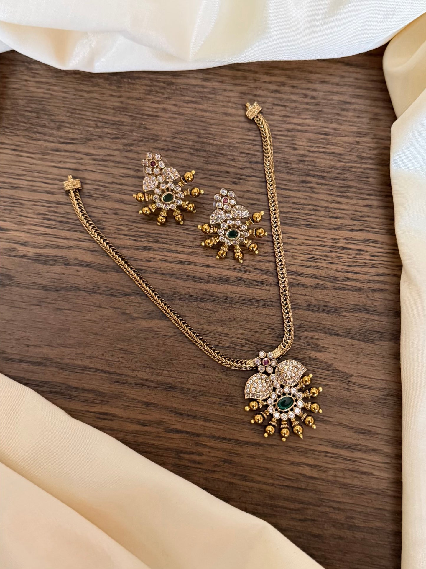 Leaf motif Attigai necklace
