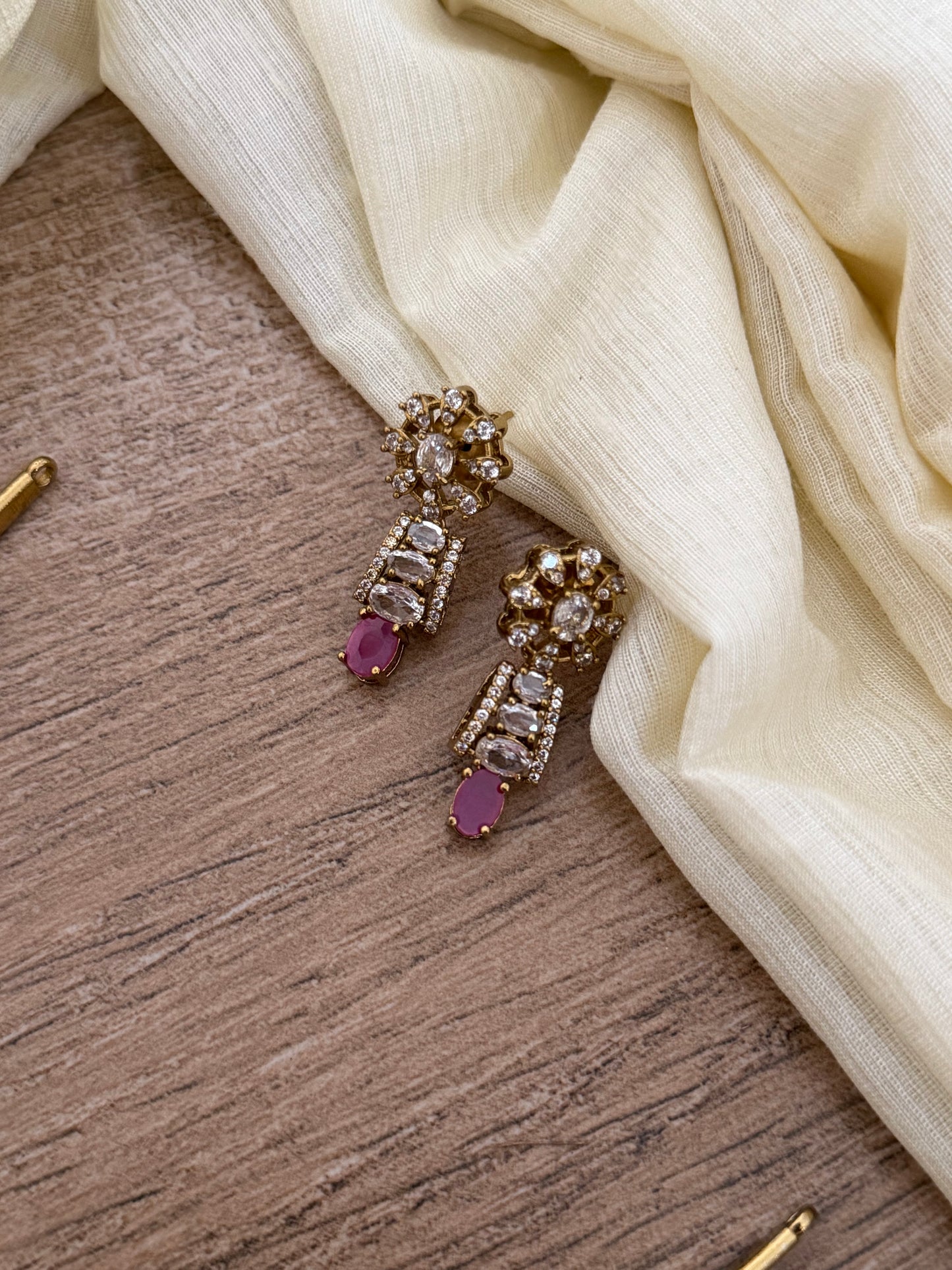Trending Victorian Multicolour Necklace Set