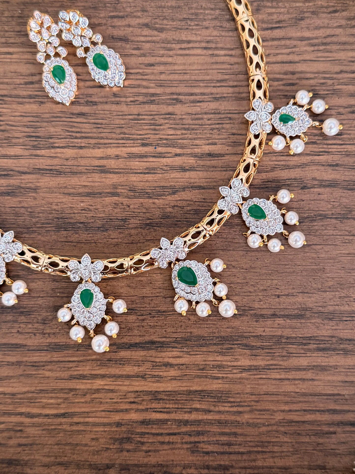 Dual Tone AD Emerald & Pearl Kanti Necklace Set