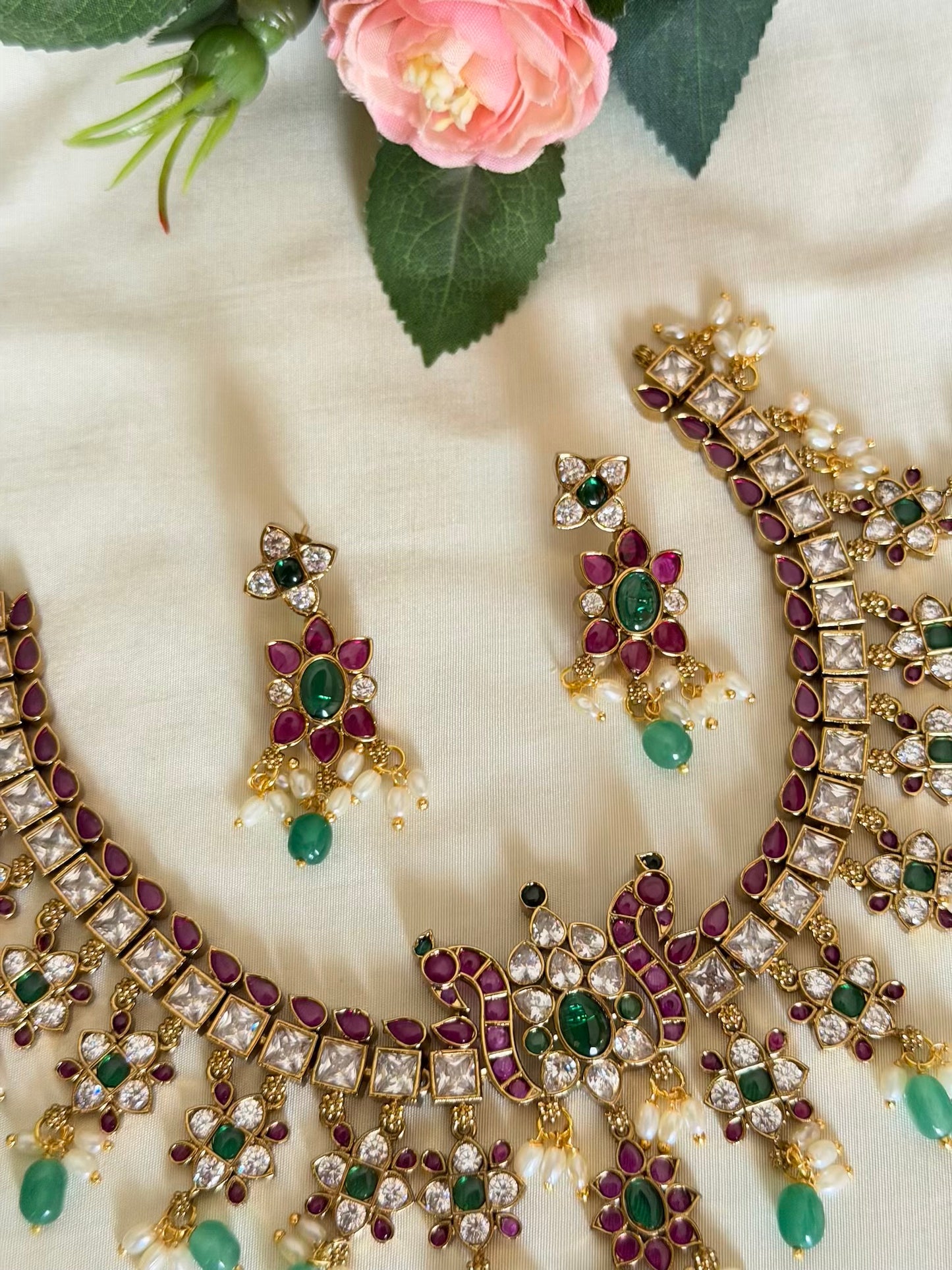 Elegant kemp stone floral necklace set