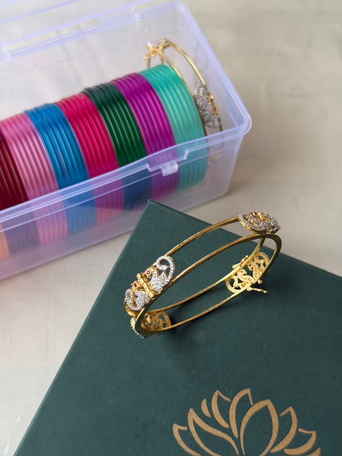 Color changeable bangle set