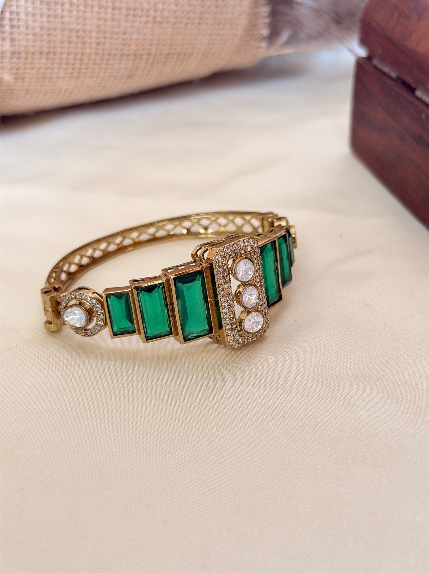 Openable Emerald Stone Kundan Bangle