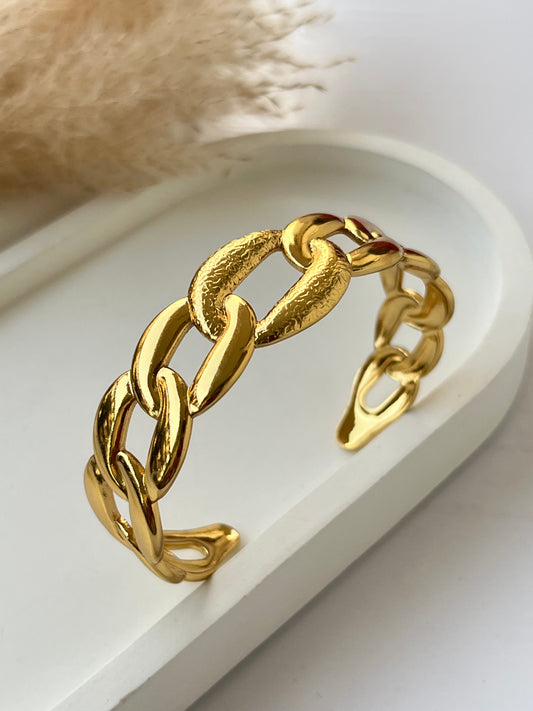 Bold and polished gold chain-style cuff bracelet with a textured central link – an anti-tarnish statement piece ideal for stylish girlfriends or fashion-forward wives.