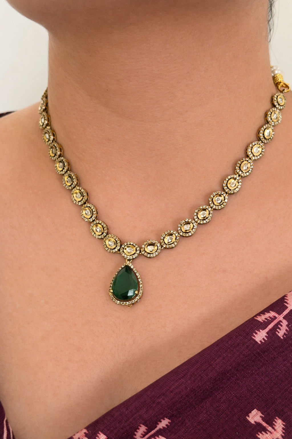 Minimal Kundan Necklace Set with Yellow / Emerald Stone