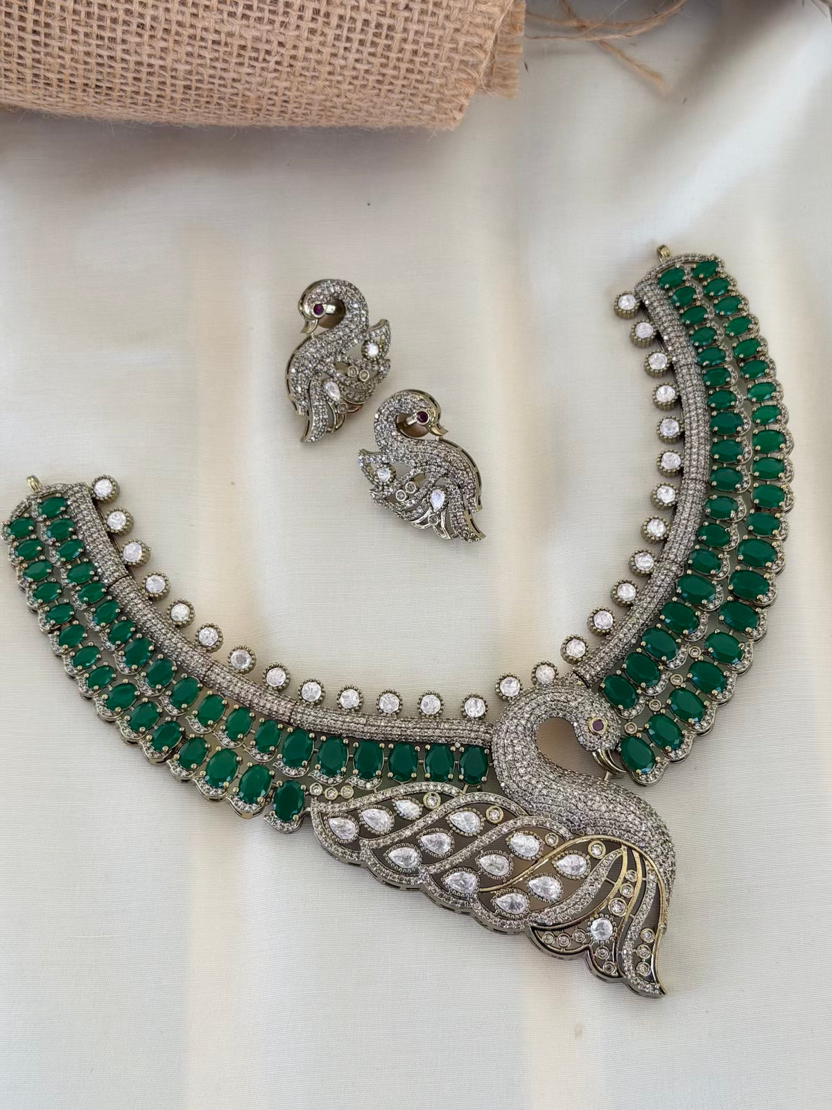 Emerald Swan Motif Collar Necklace Set with Stud Earrings