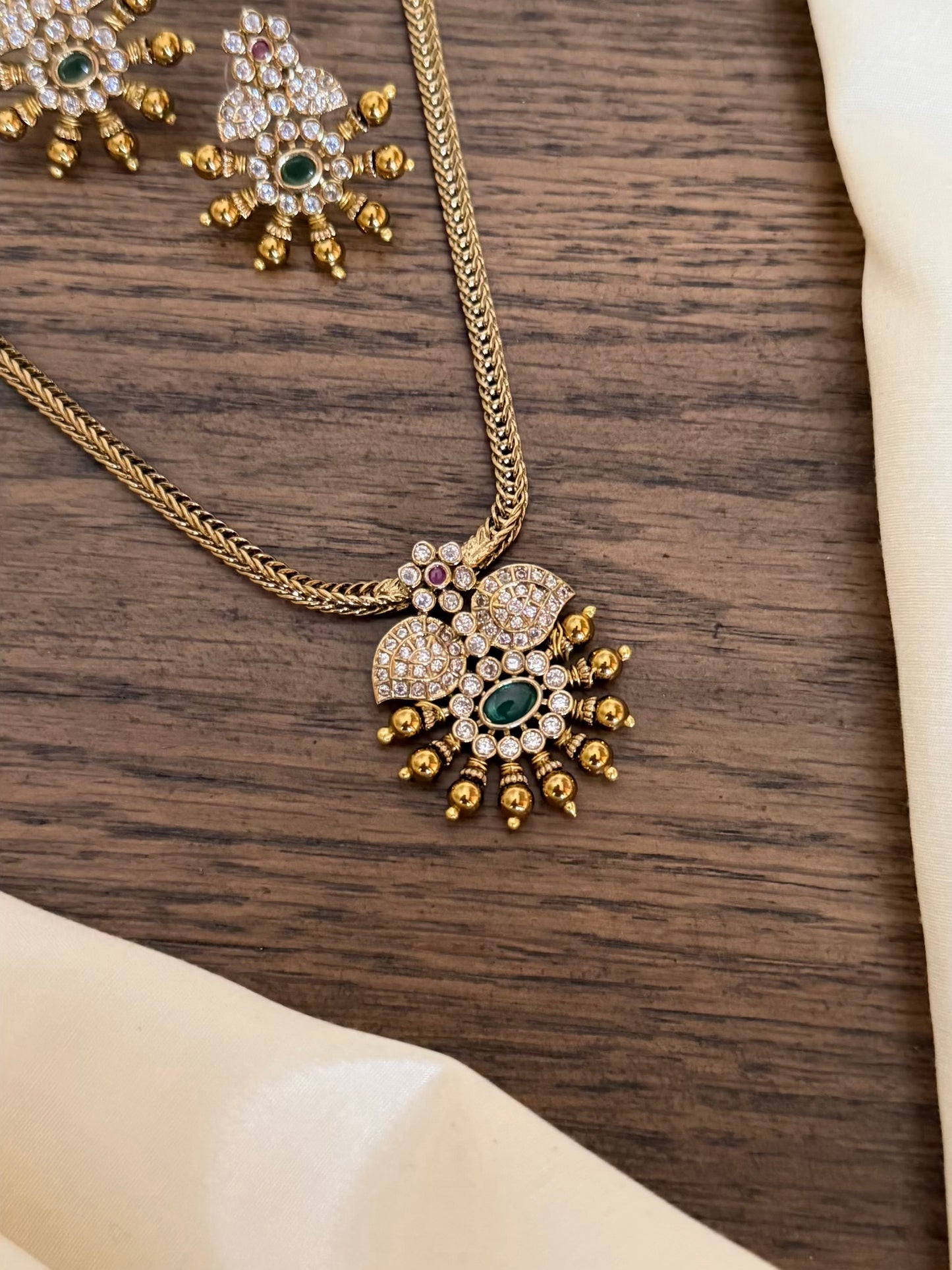 Leaf motif Attigai necklace