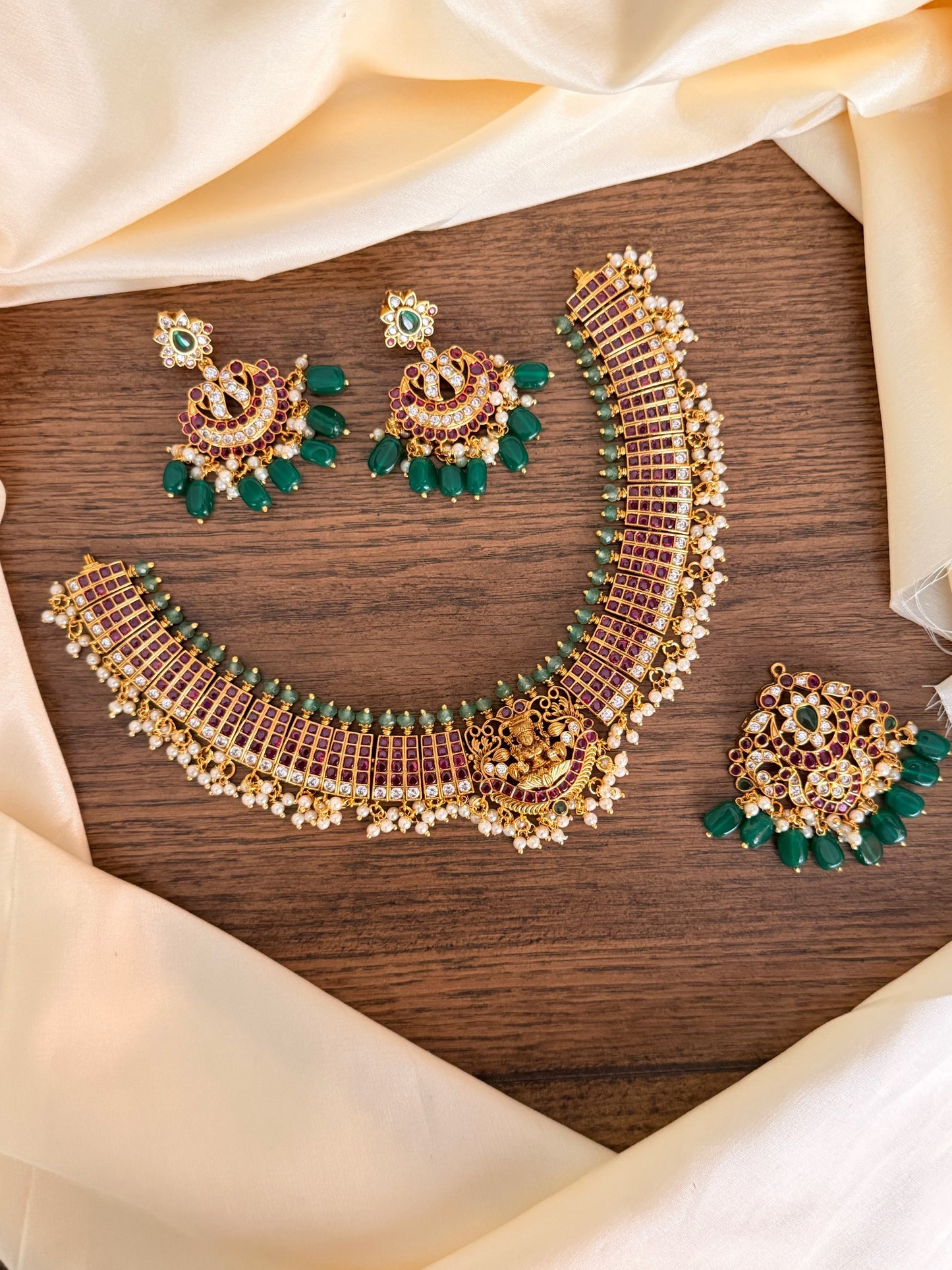 Grand Temple Style Detachable Pendant Necklace Set