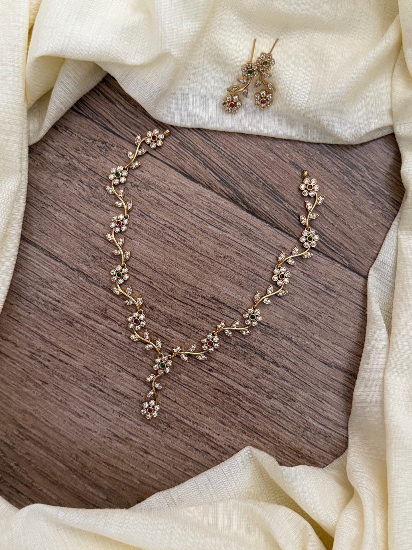 Gorgeous gold-toned floral vine necklace set