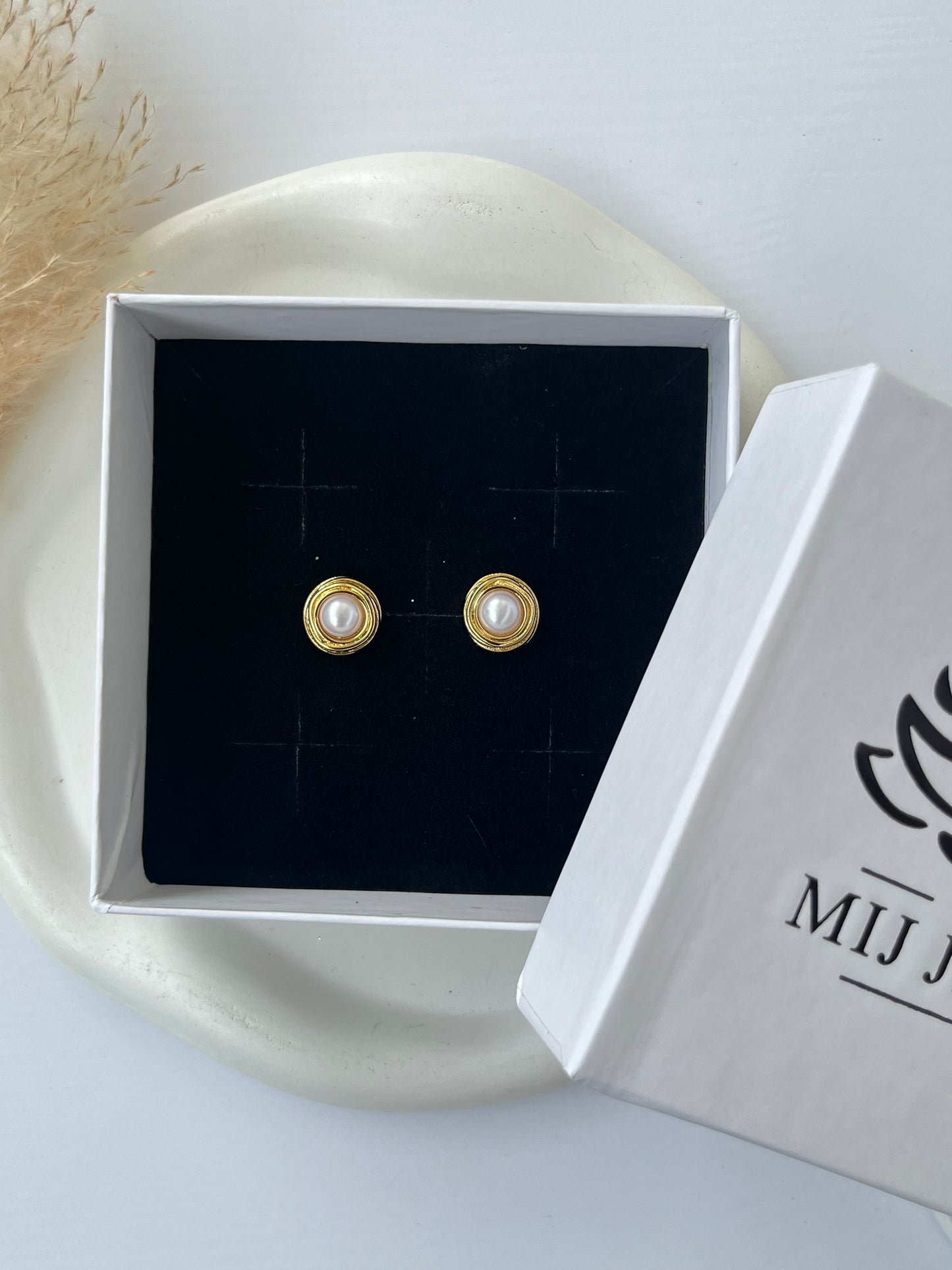 Boho Pearl Rakhi Gift Combo – Maurea Necklace, Pascha Pearl Studs & Maggie Cuff