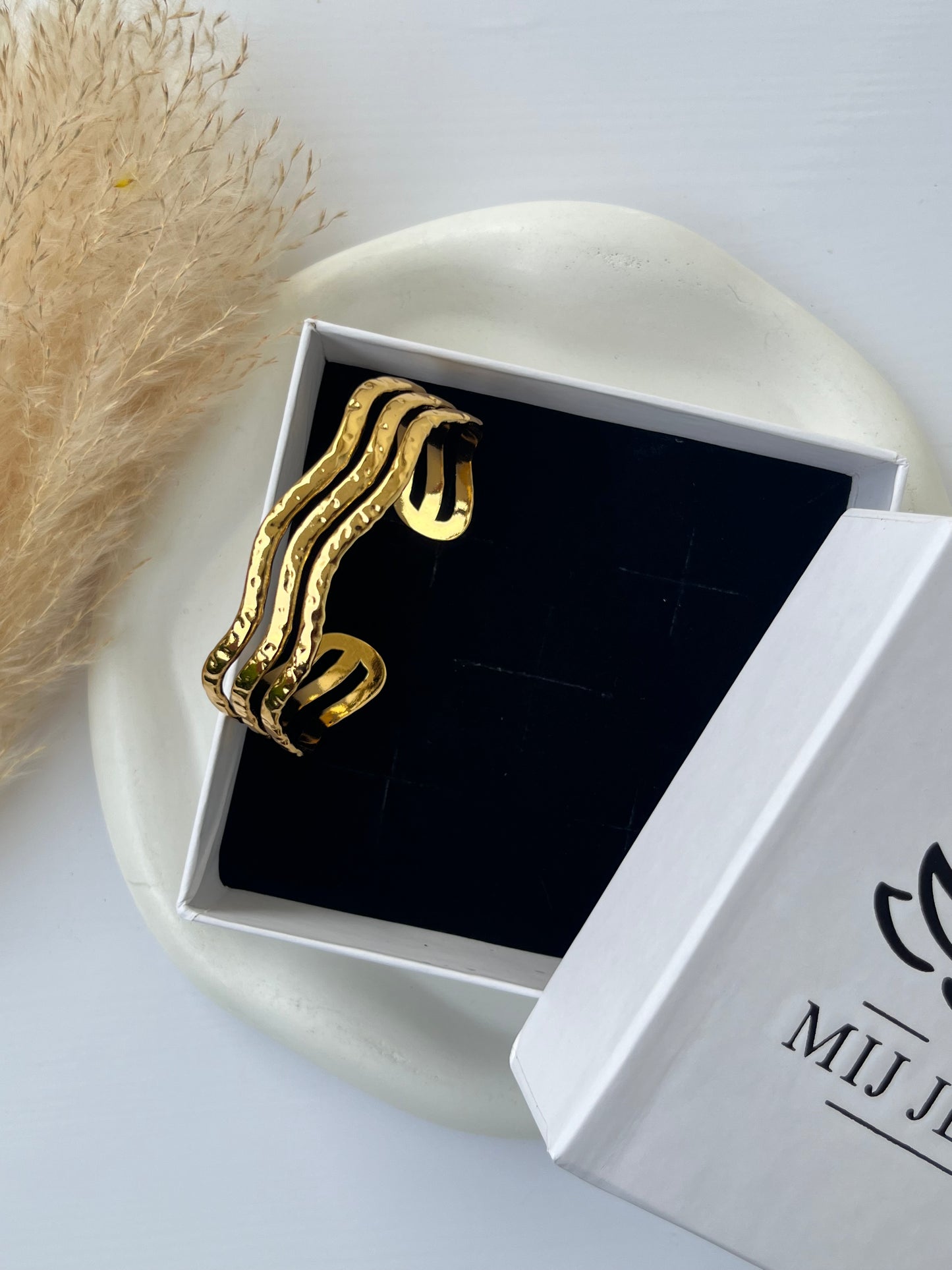 Aster Bracelet Cuff