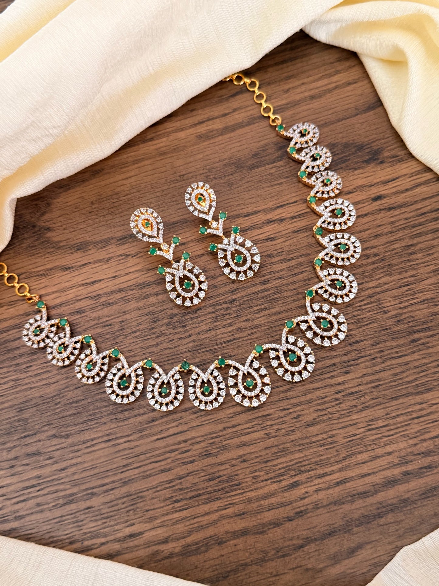 Emerald & Diamond-Replica Teardrop Choker Set in Silver/Gold Finish