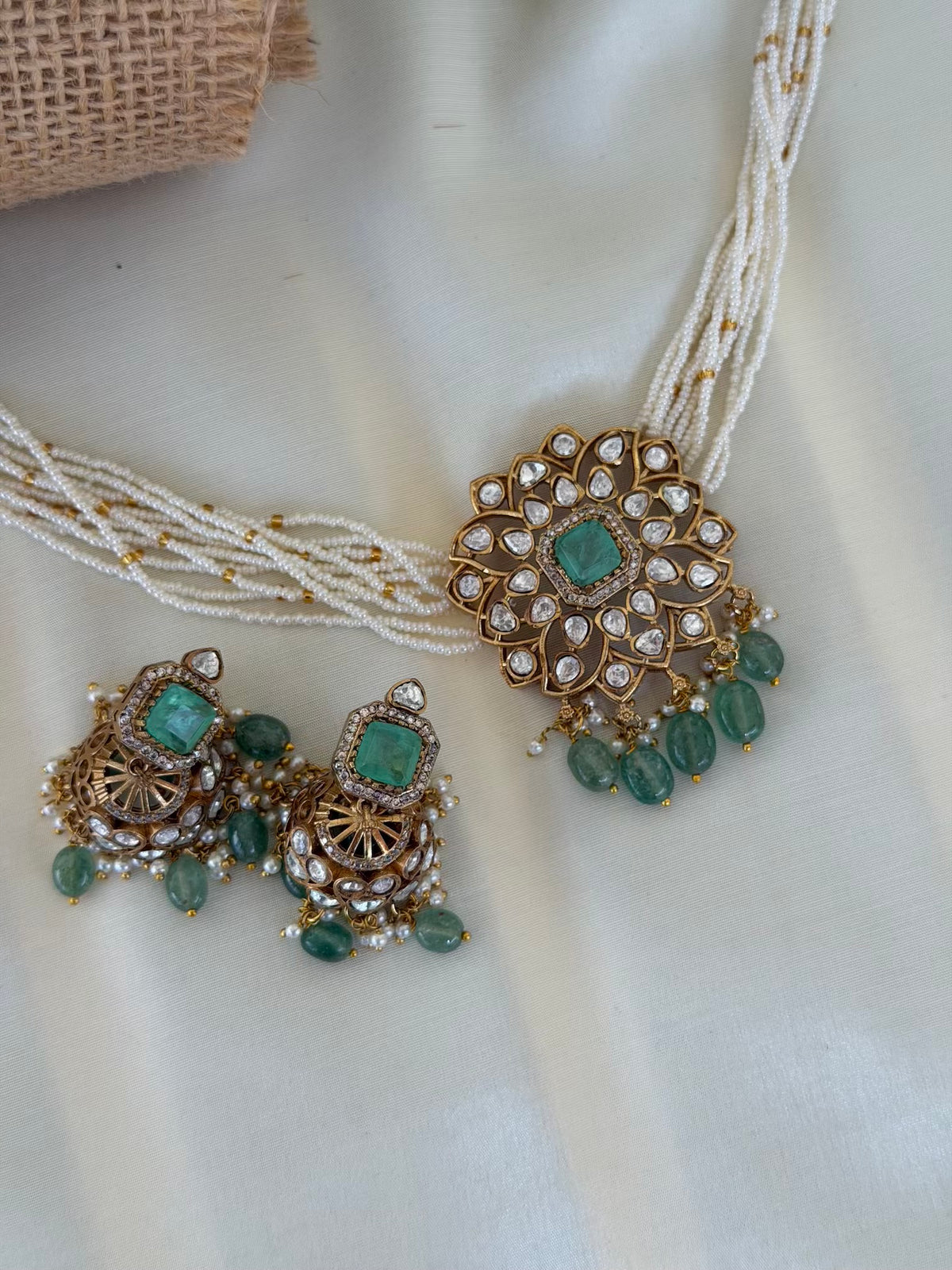 Kundan Emerald Floral Pendant Necklace Set with Jhumka Earrings