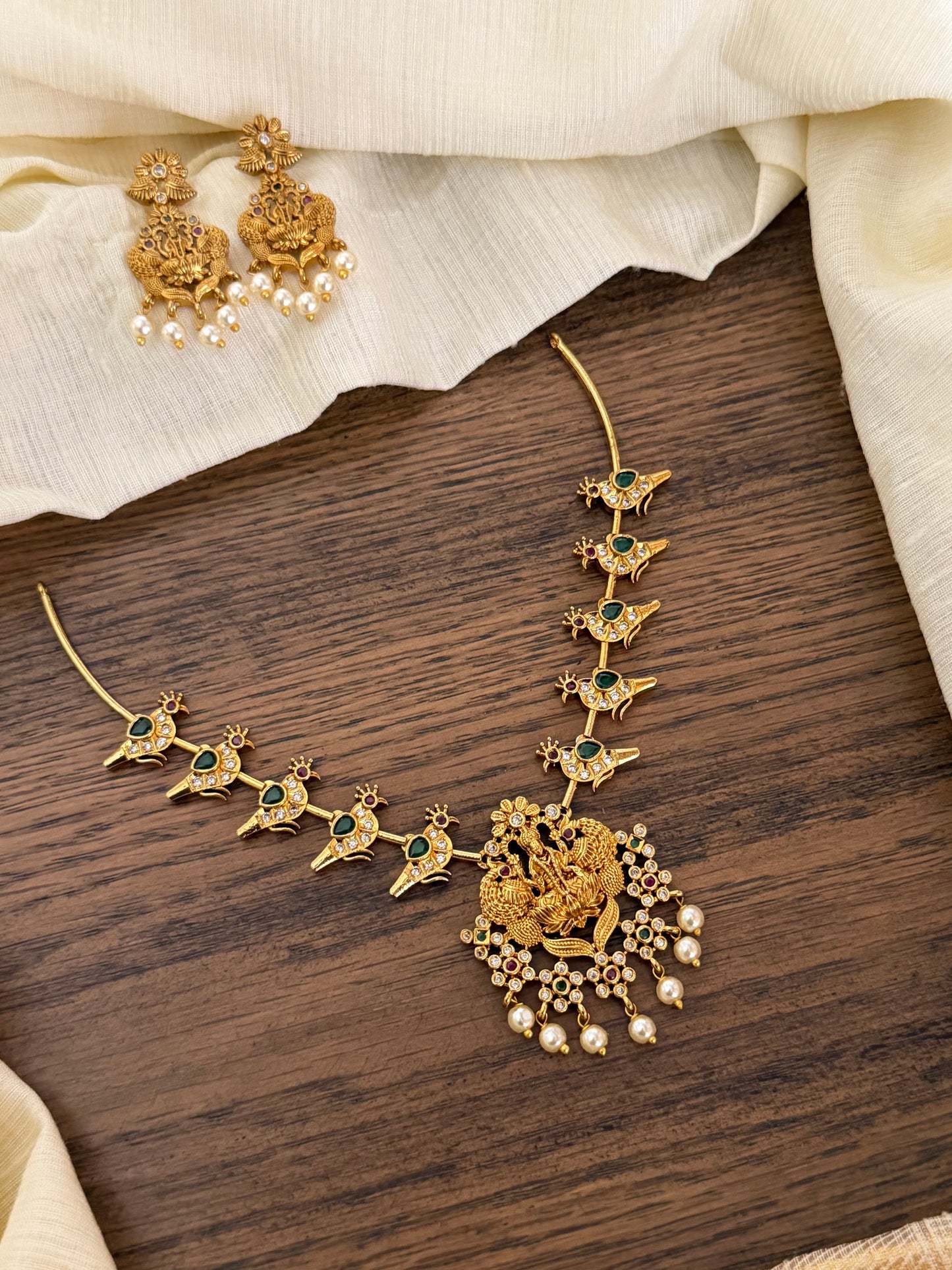Flexible Lakshmi Devi Kanti Necklace Set