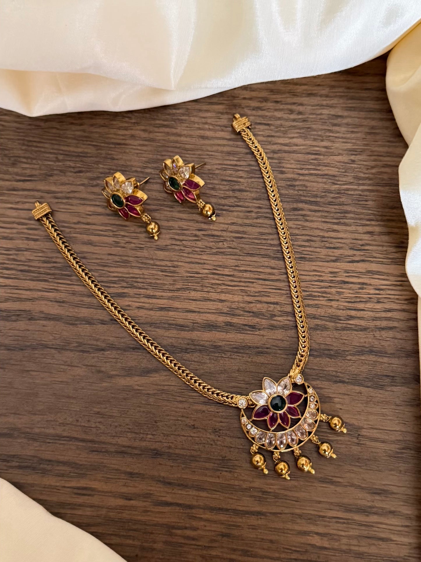 Floral Chaand attigai necklace set