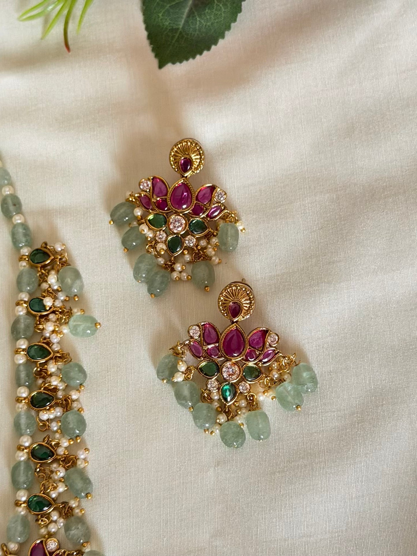 Lotus Kemp stone beaded necklace set