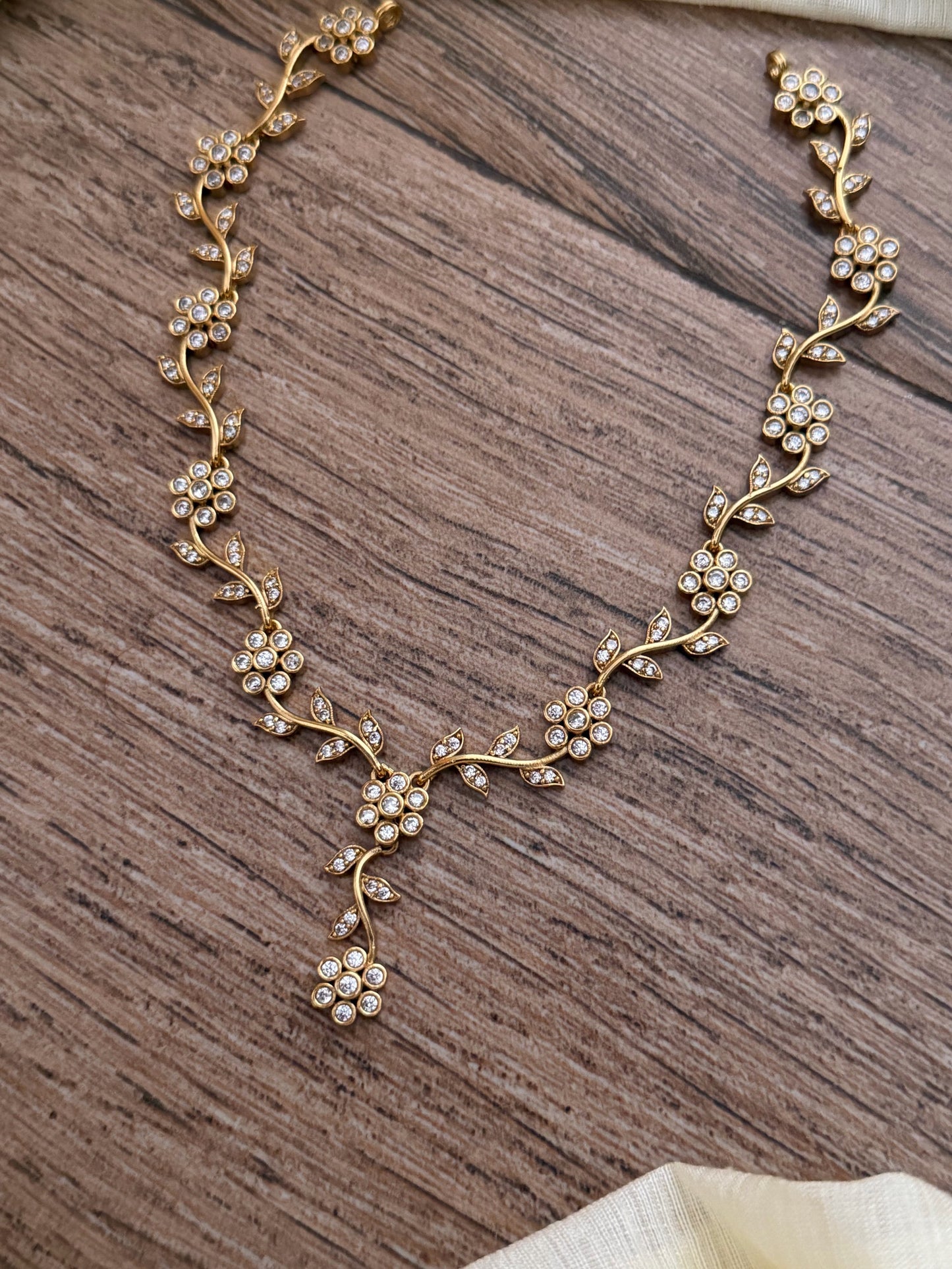 Gorgeous gold-toned floral vine necklace set