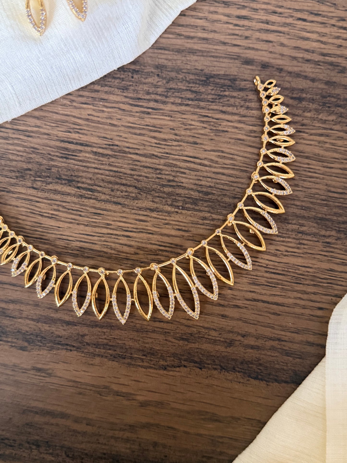 Elegant Gold Finish Marquise Leaf Diamond Look Choker Necklace Set