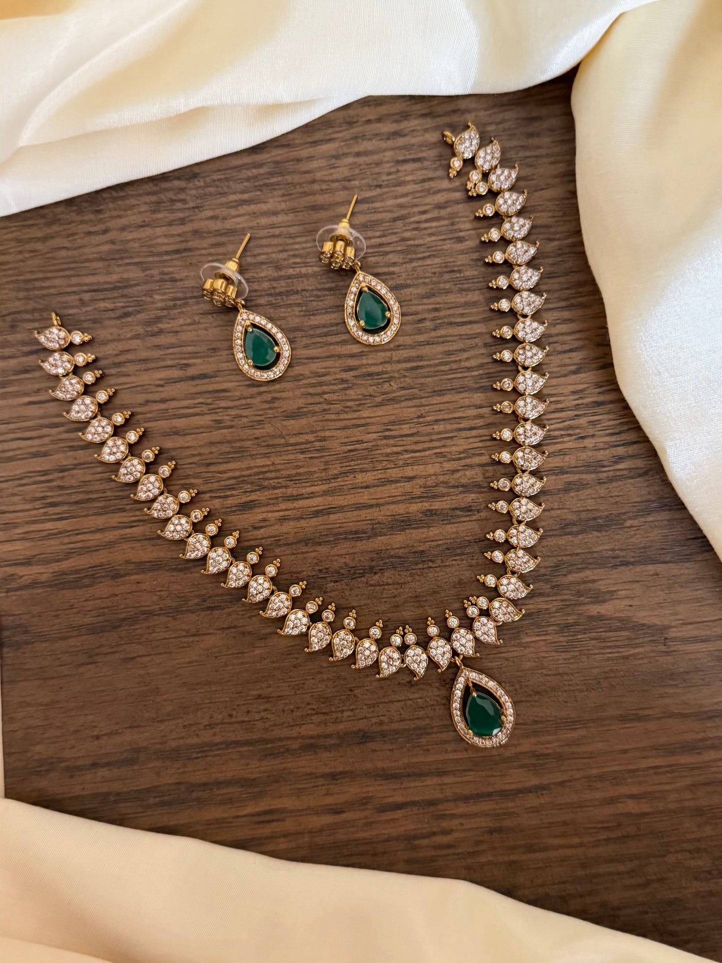 AD drop mango leaf motif necklace set