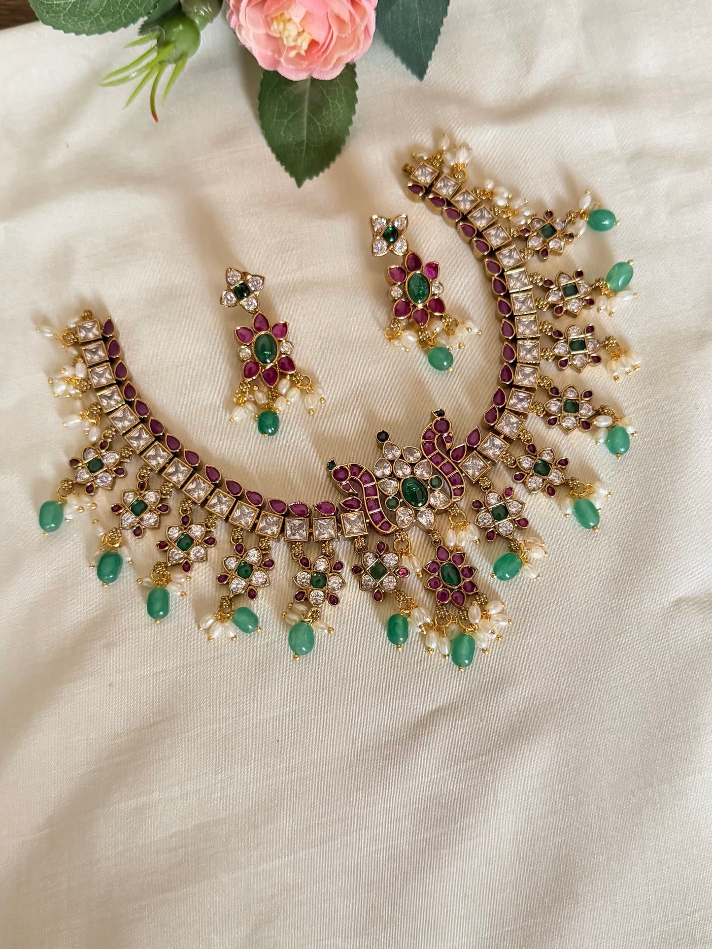 Elegant kemp stone floral necklace set