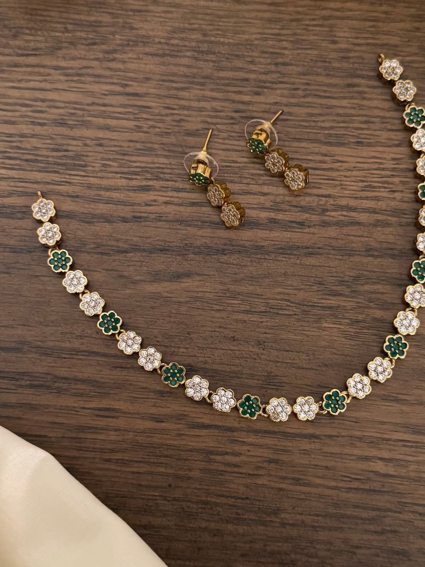Floral line necklace set