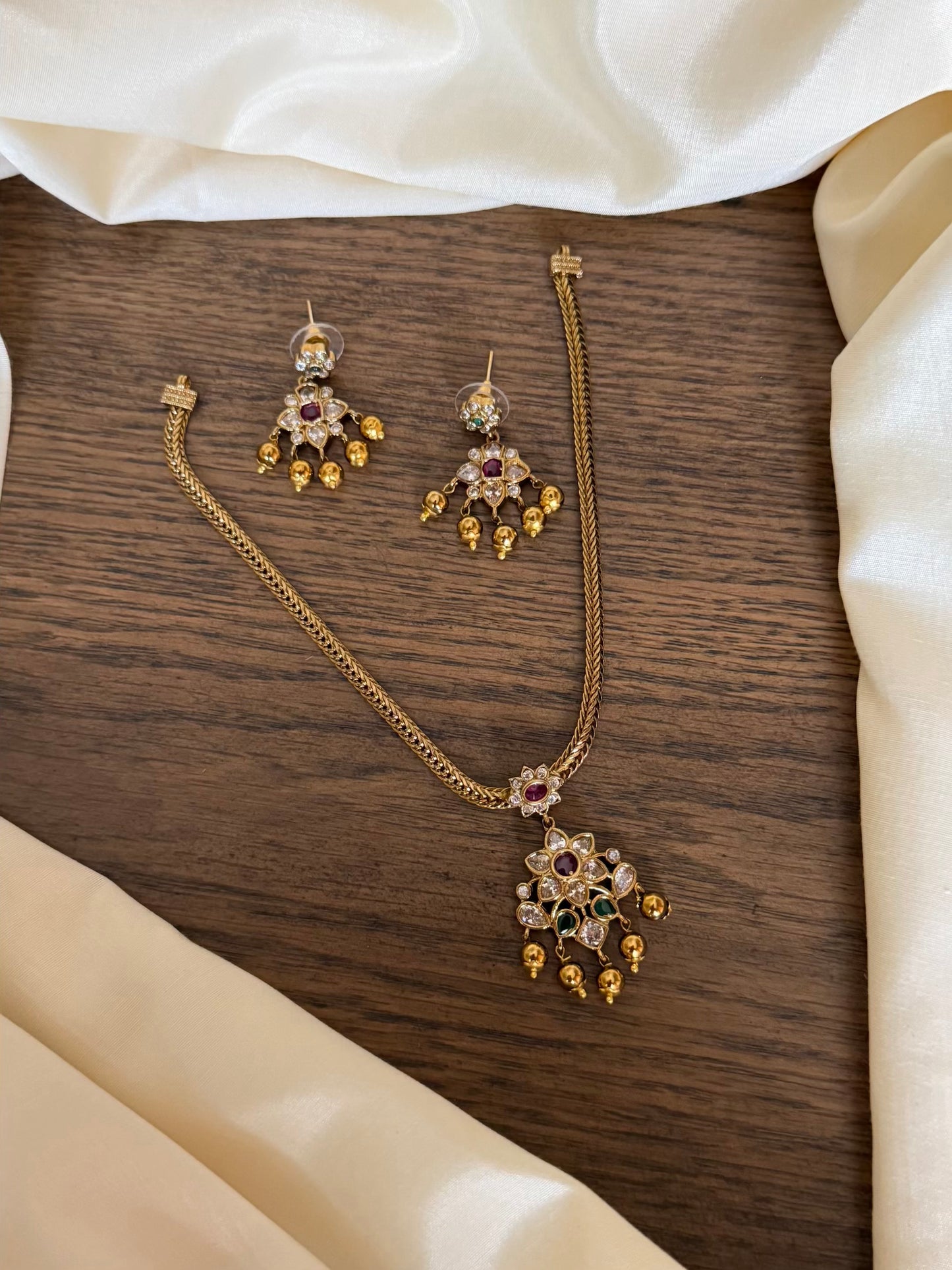 Minimal Attigai Necklace Set