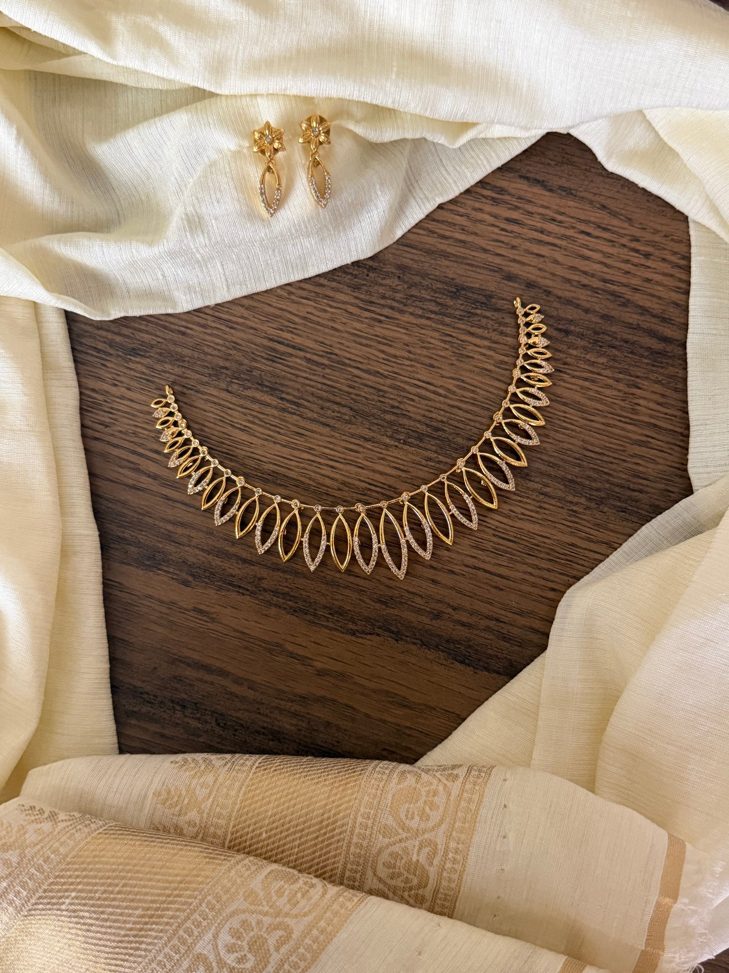 Elegant Gold Finish Marquise Leaf Diamond Look Choker Necklace Set