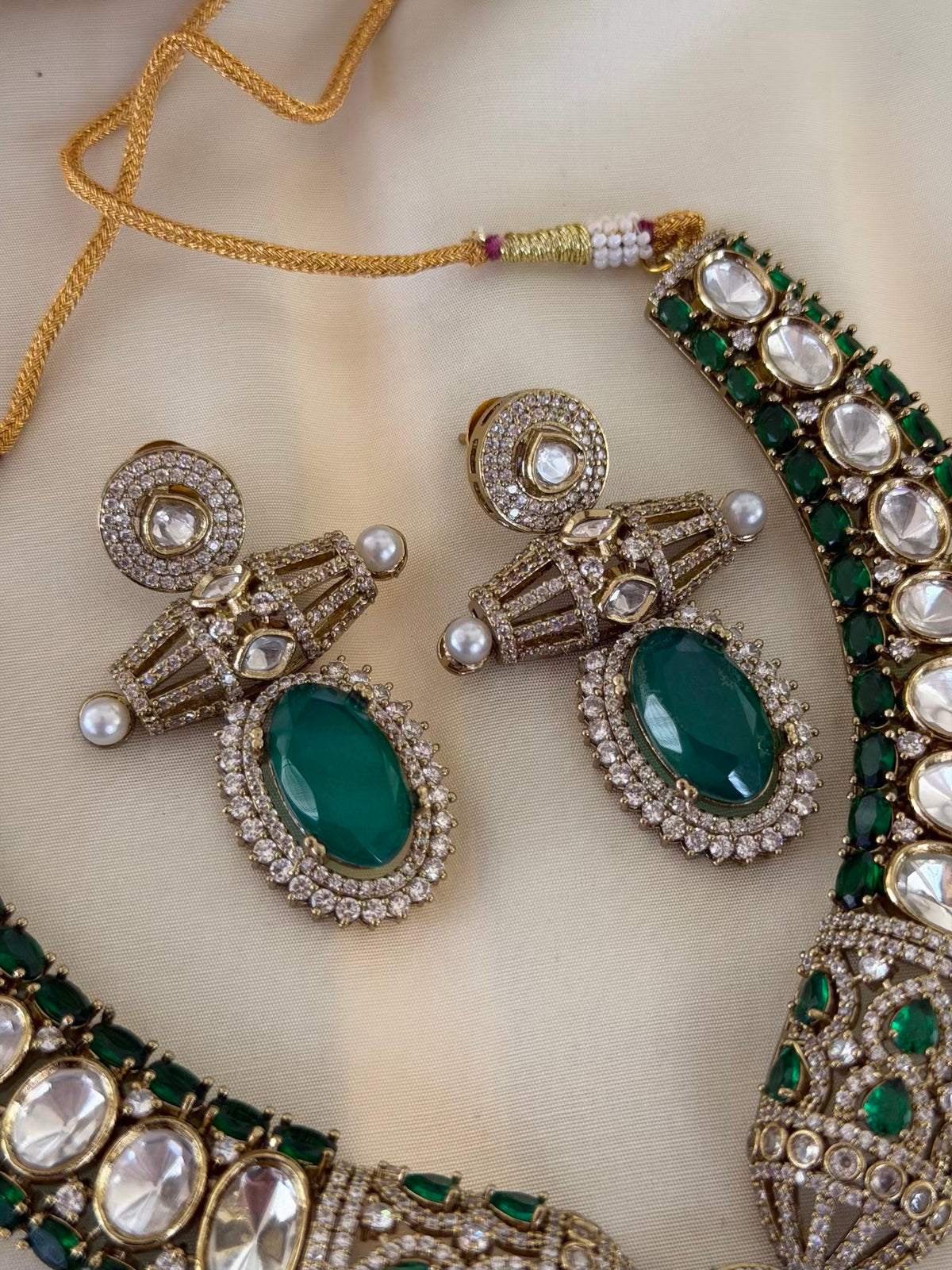 Kundan Emerald Collar Necklace Set with Drop Earrings