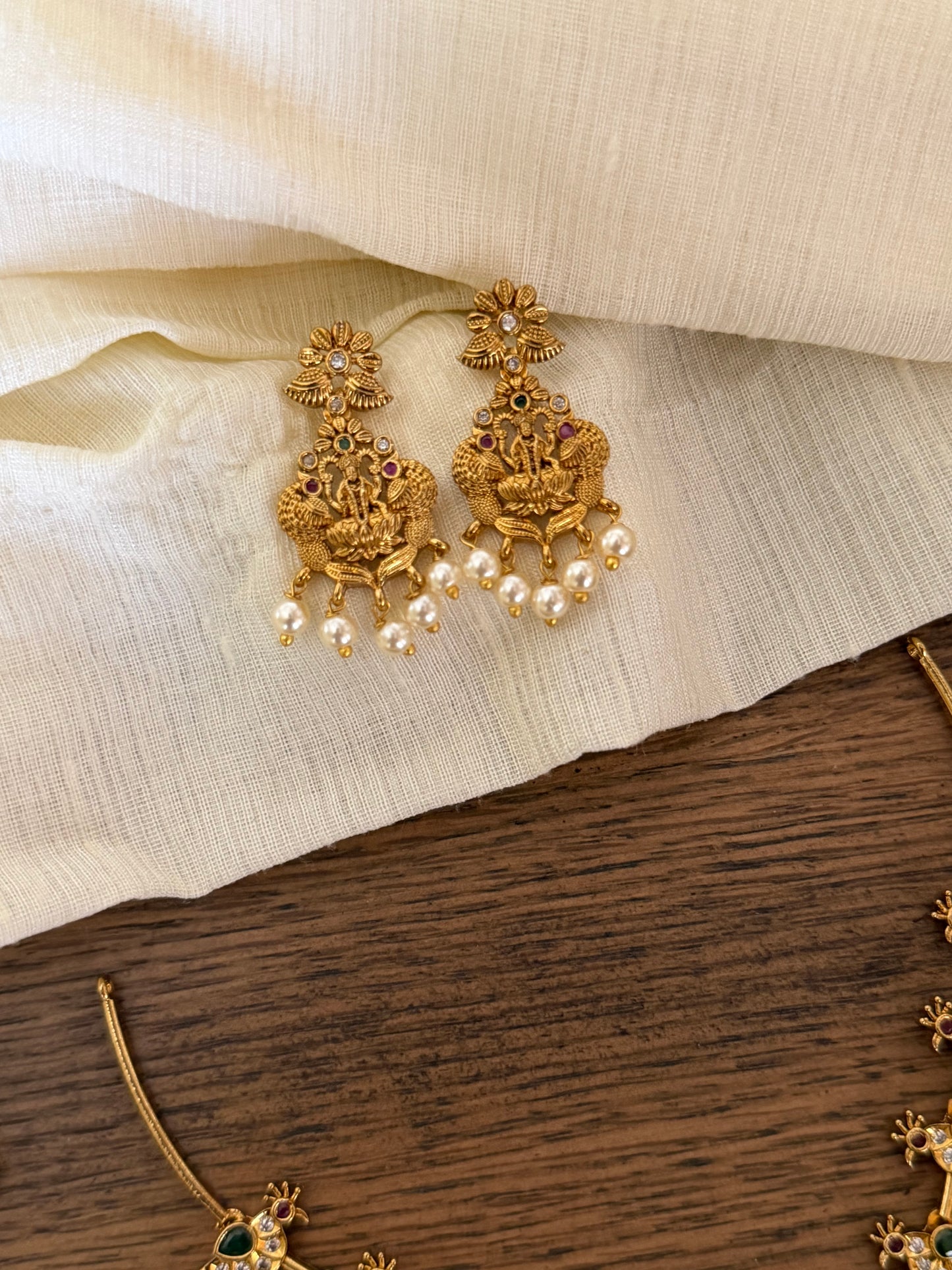 Flexible Lakshmi Devi Kanti Necklace Set