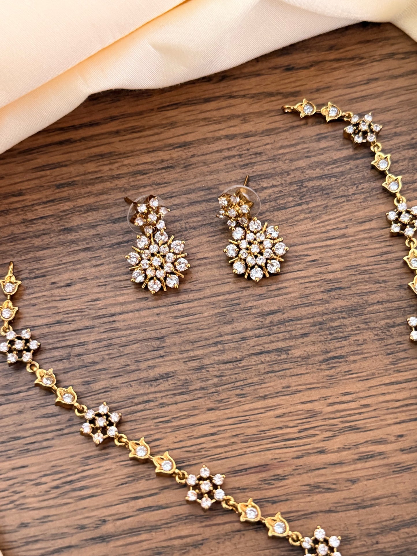 Diamond look-alike necklace set