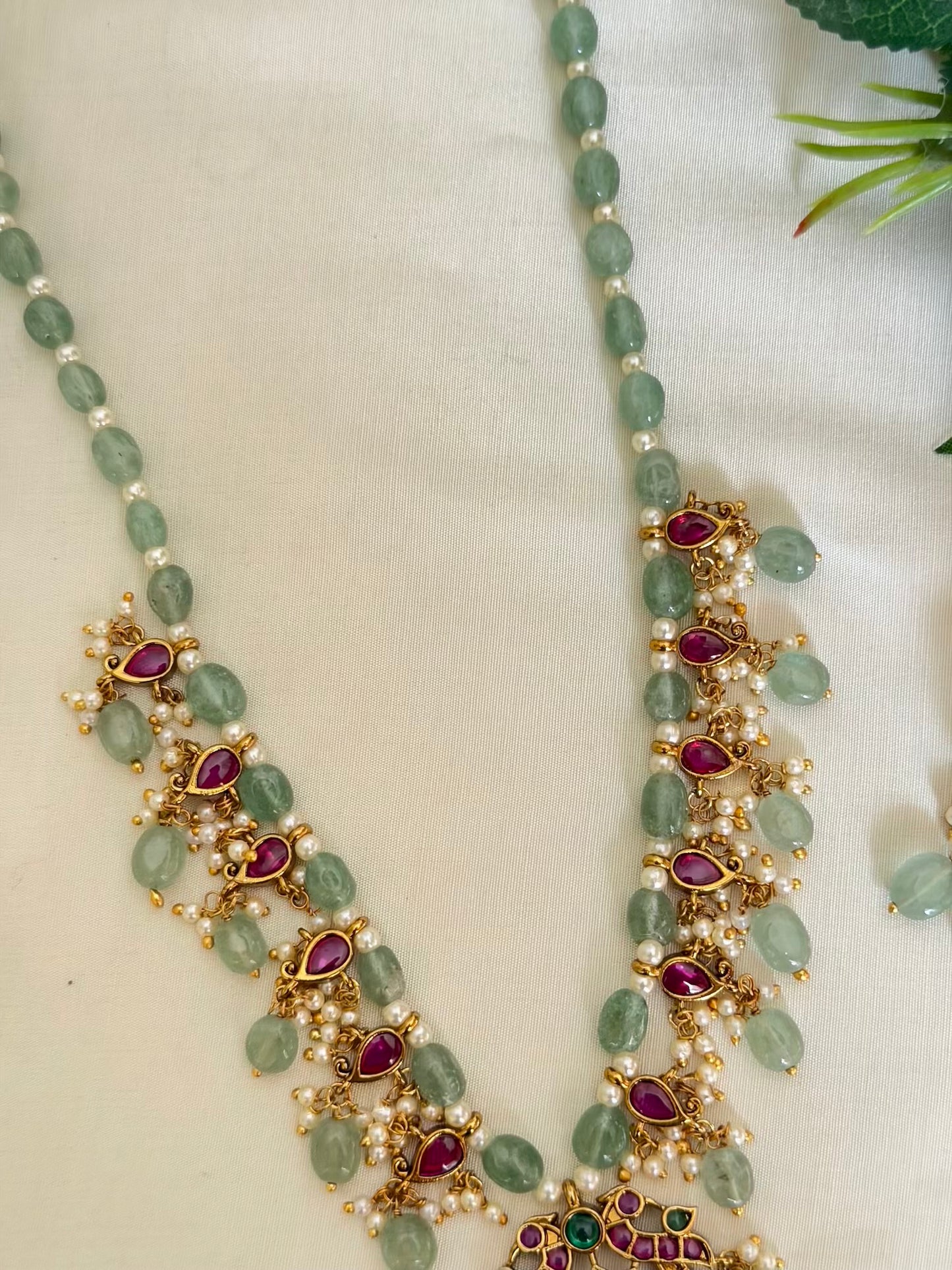 Kemp stone beaded necklace set