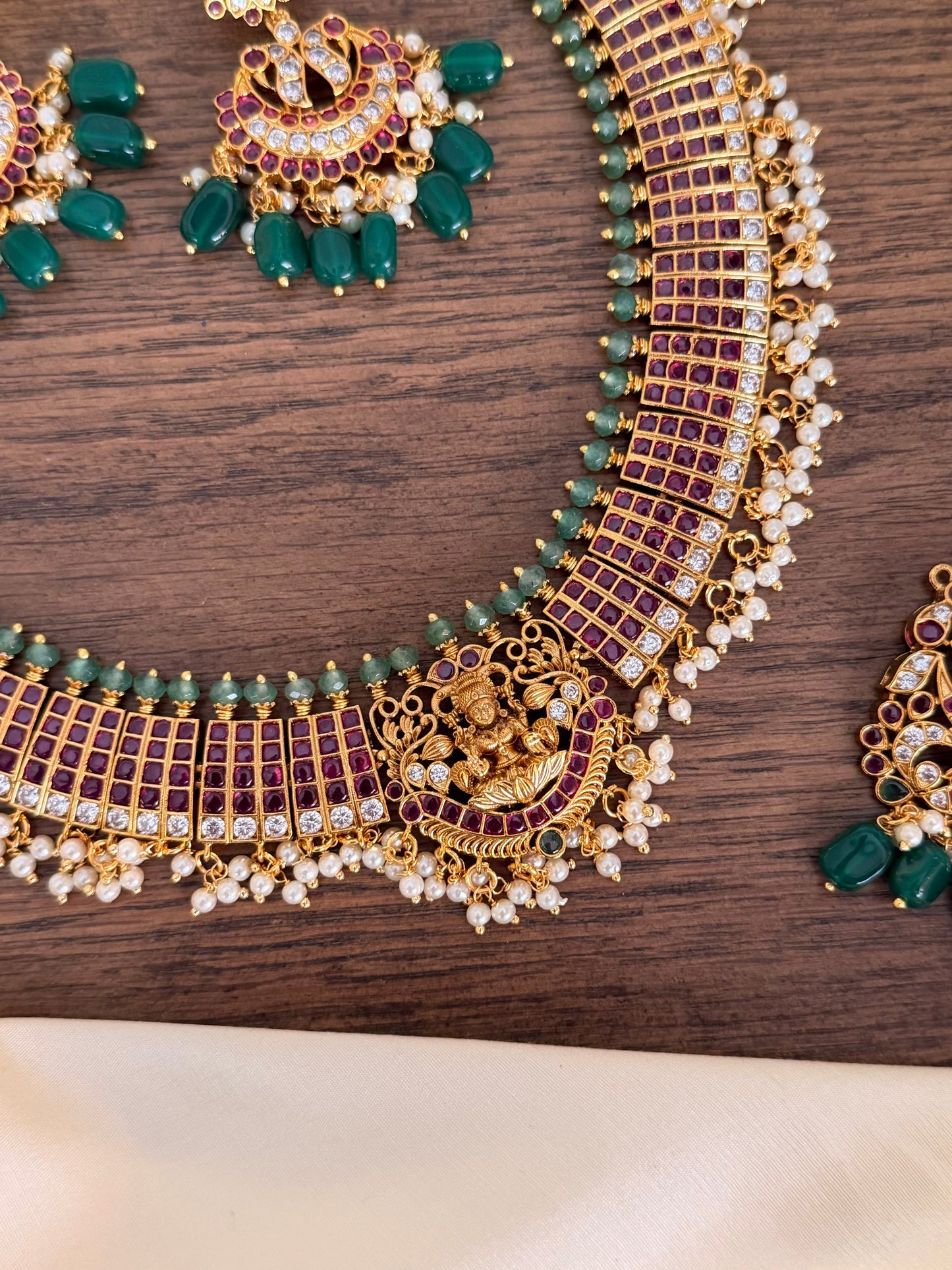 Grand Temple Style Detachable Pendant Necklace Set