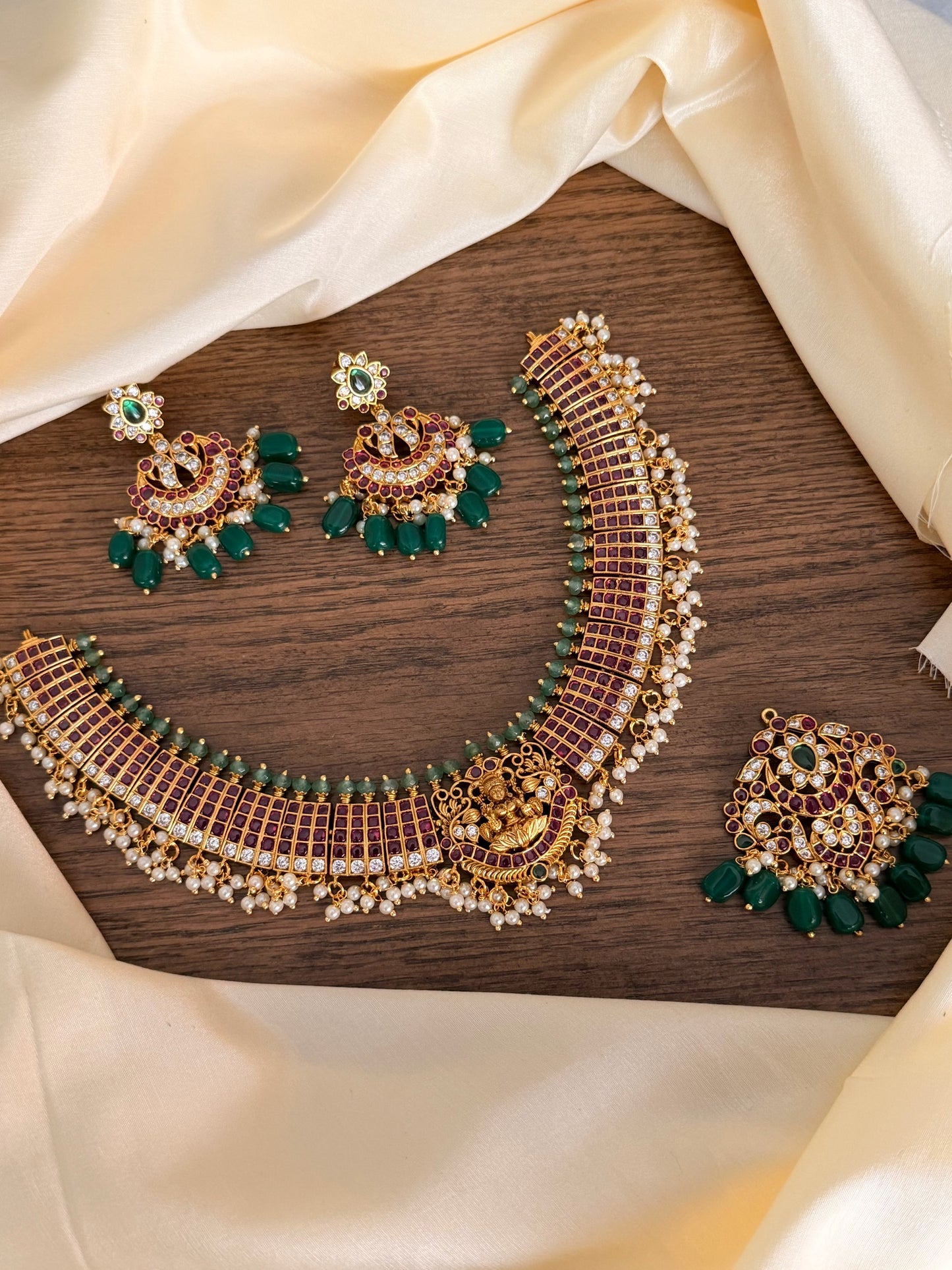 Grand Temple Style Detachable Pendant Necklace Set
