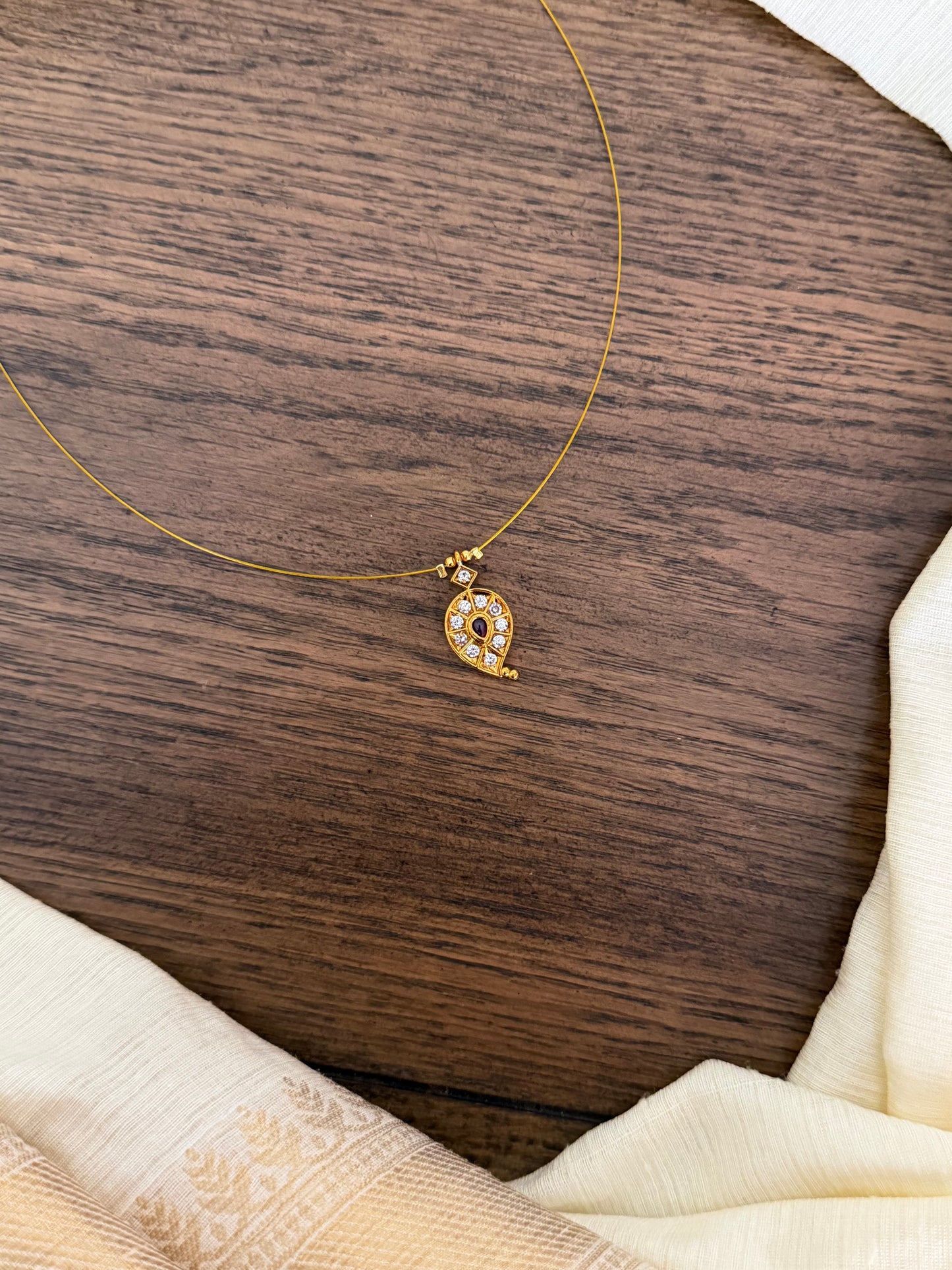 Dainty Single Mango Leaf Invisible Necklace