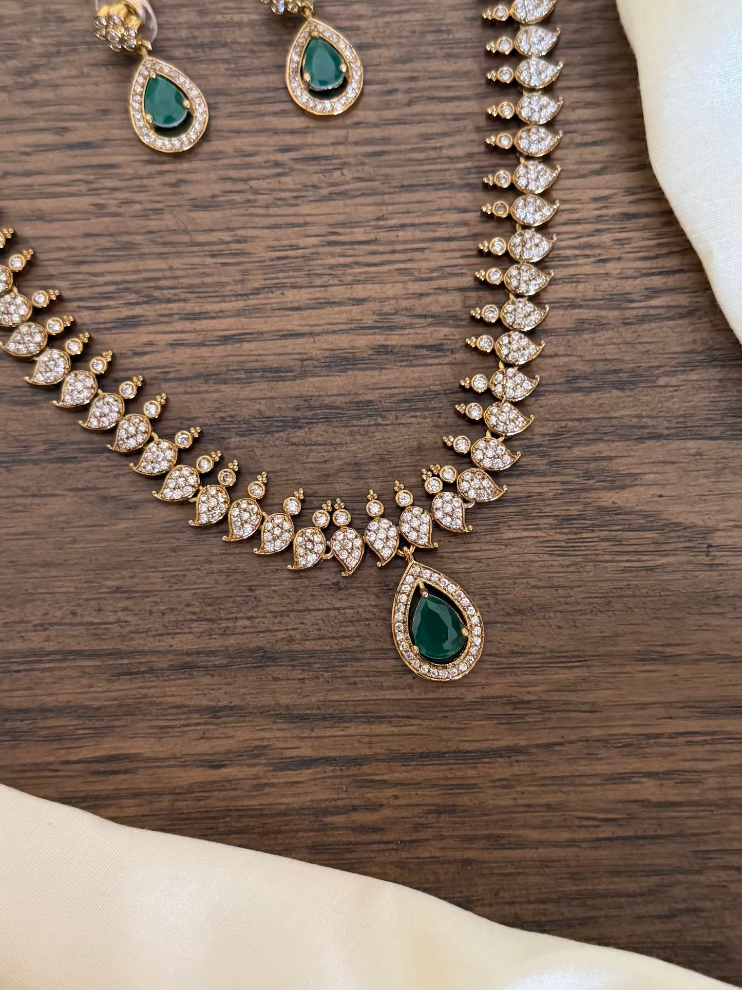 AD drop mango leaf motif necklace set