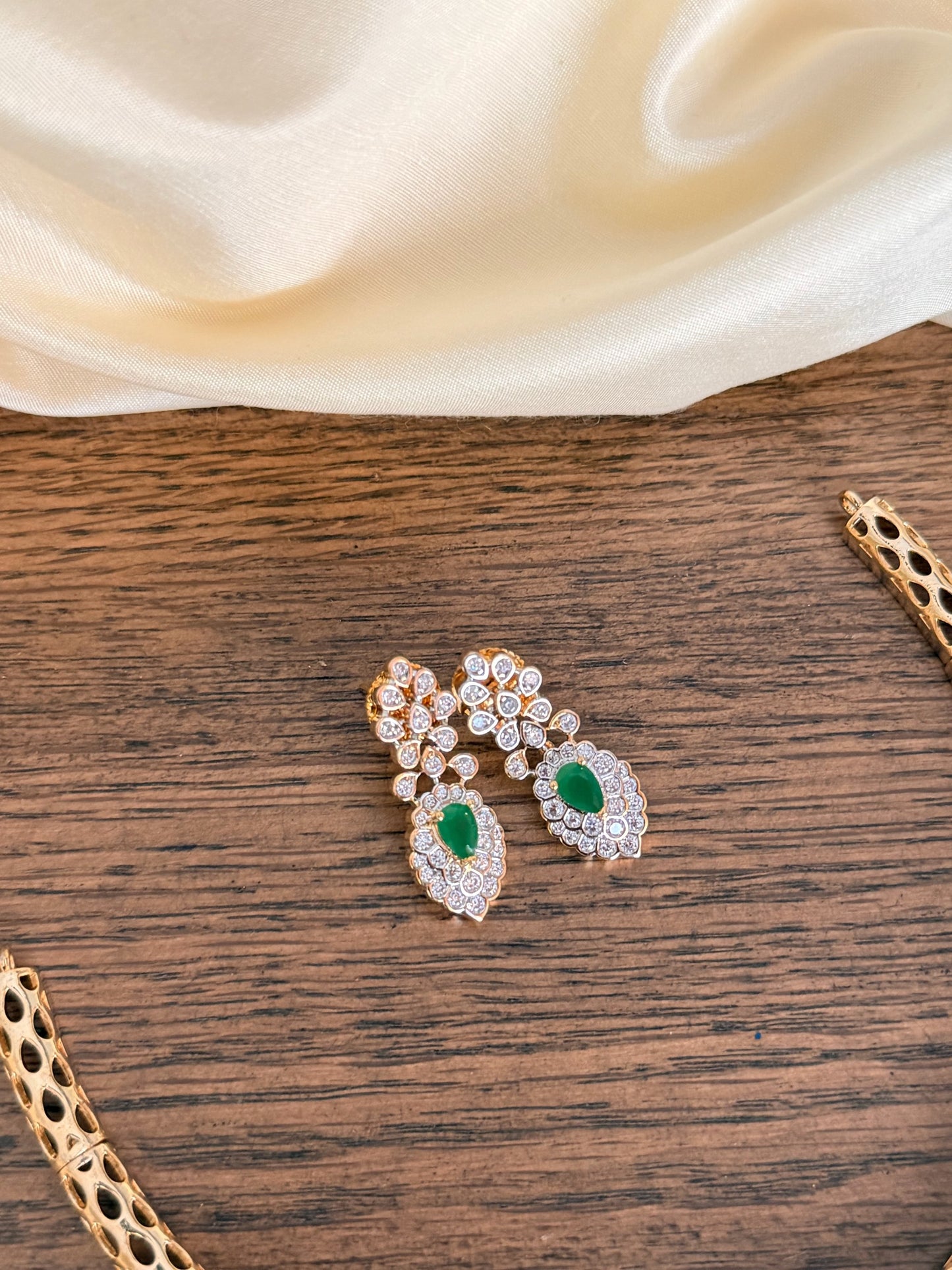 Dual Tone AD Emerald & Pearl Kanti Necklace Set