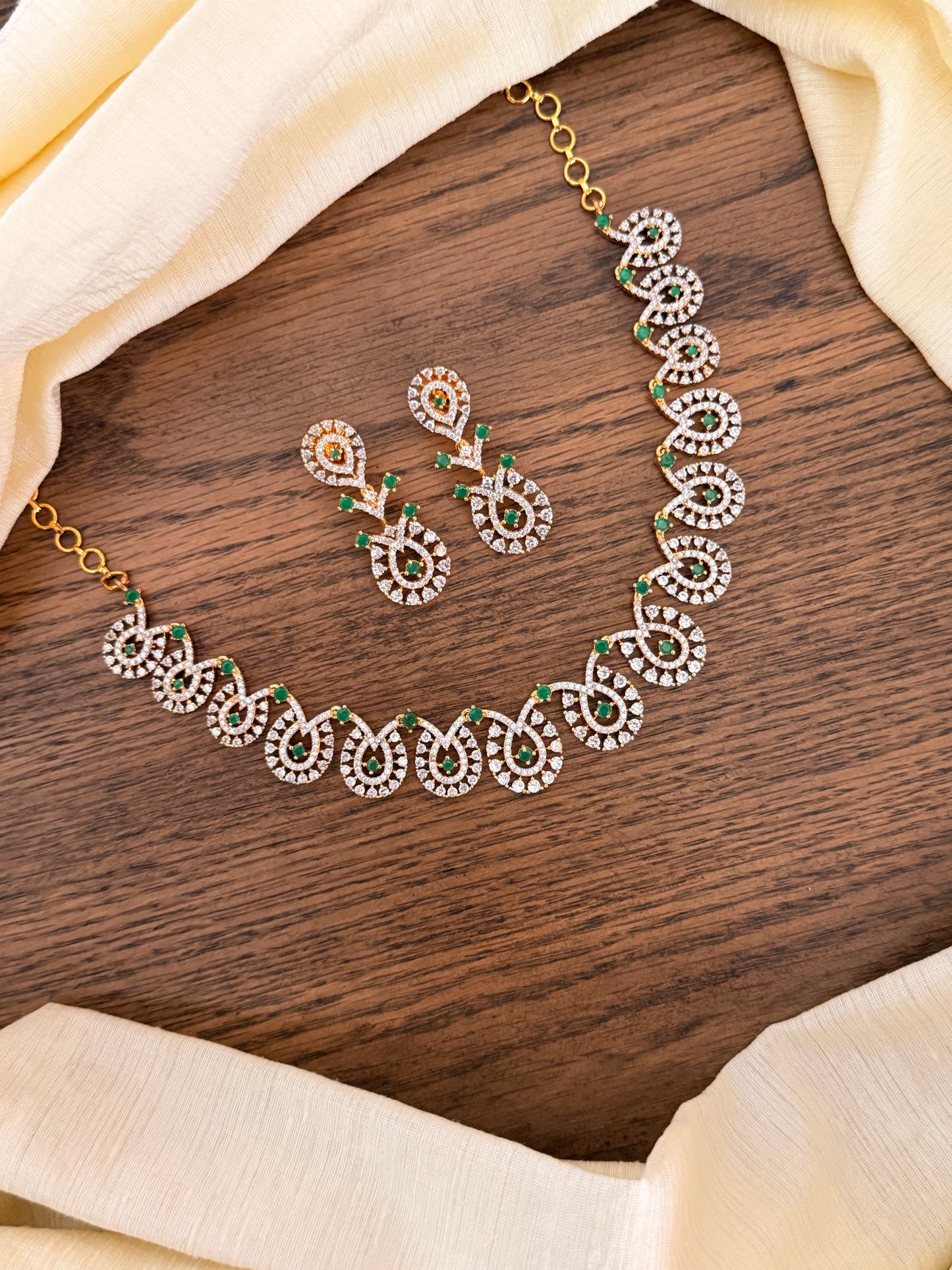 Emerald & Diamond-Replica Teardrop Choker Set in Silver/Gold Finish