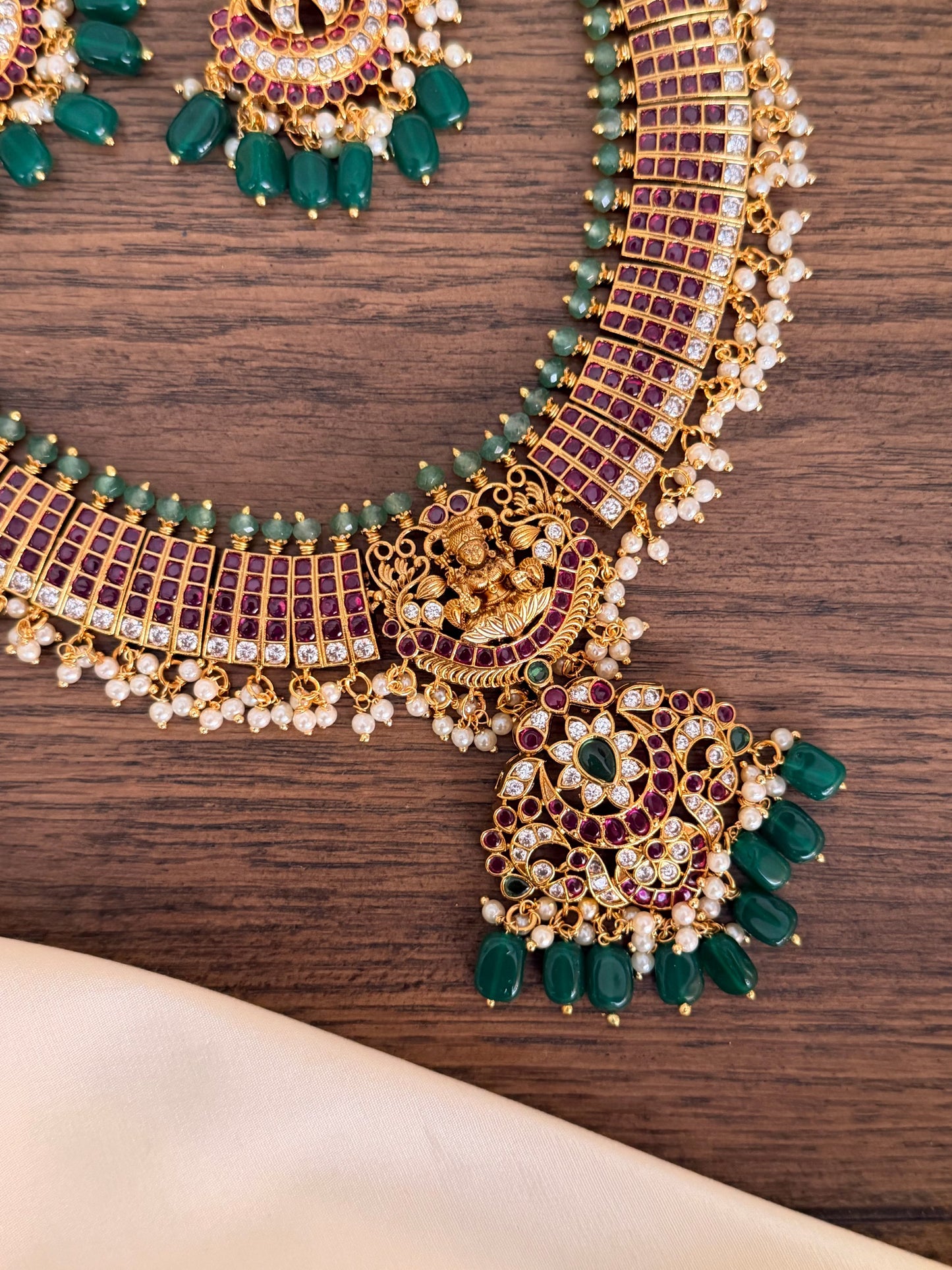 Grand Temple Style Detachable Pendant Necklace Set