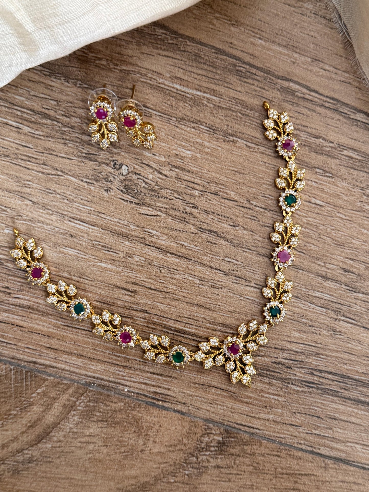 Delicate Floral Leaf Multi-Stone Traditional Set