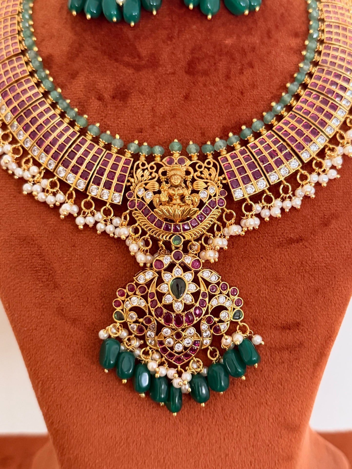 Grand Temple Style Detachable Pendant Necklace Set
