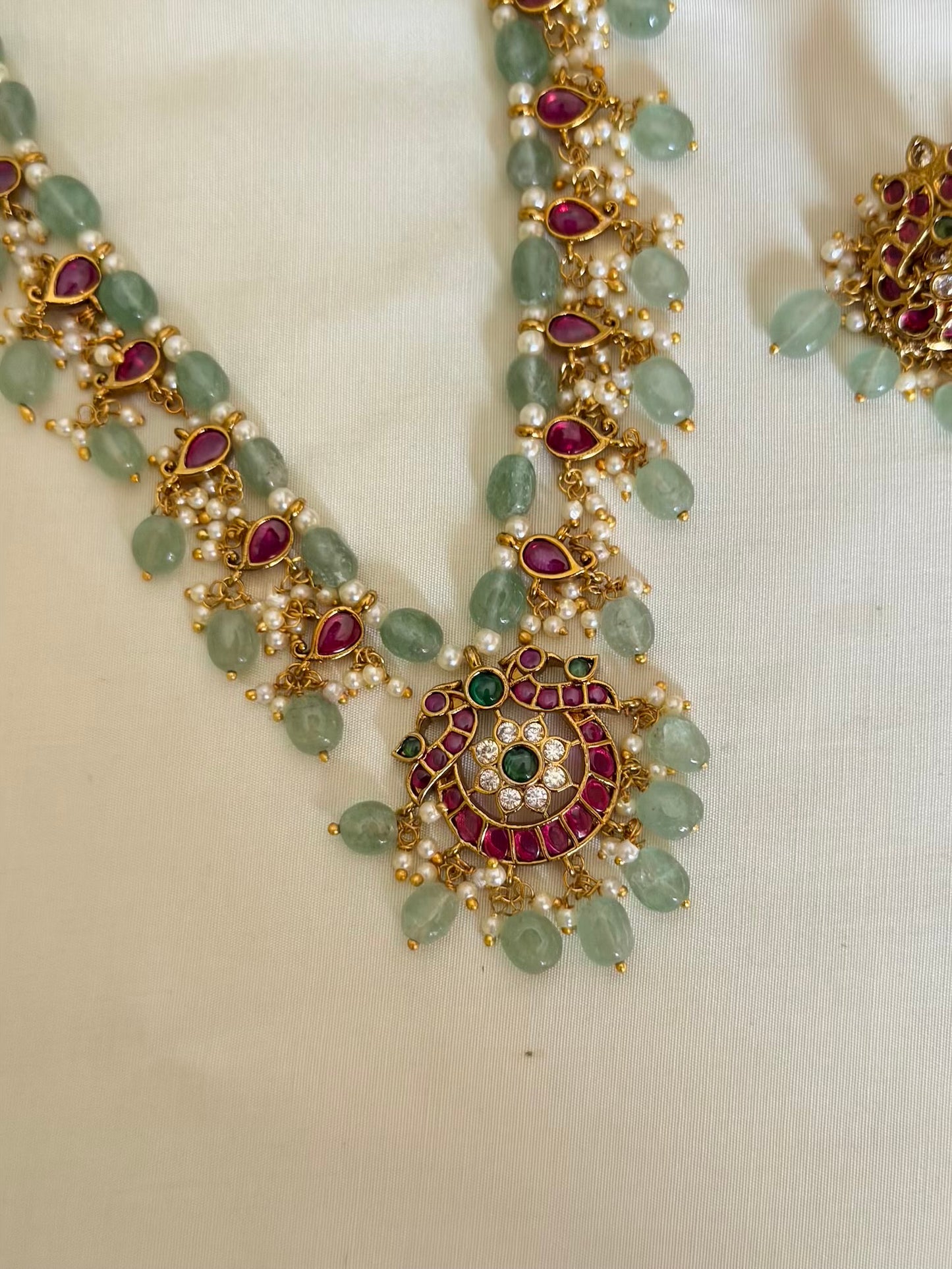 Kemp stone beaded necklace set