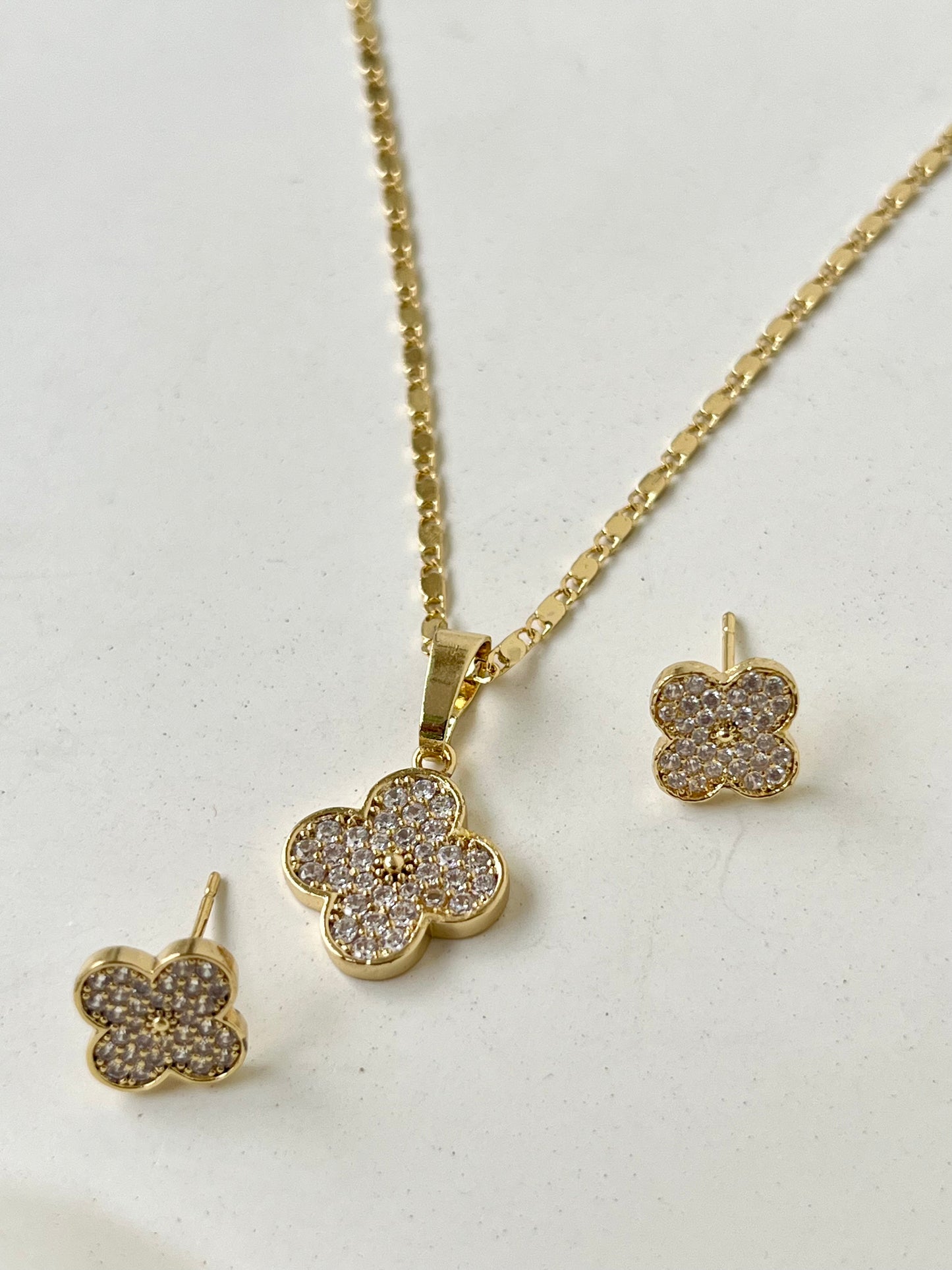 Studded Clover Necklace Set