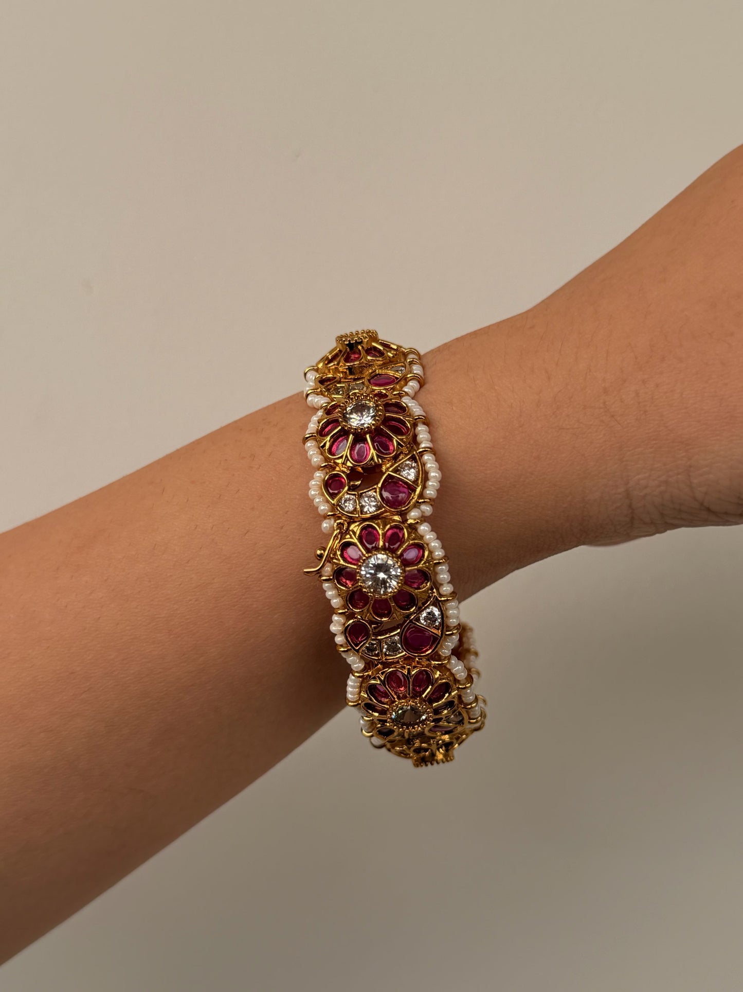 Floral Kundan Openable Kada with Pearl Detailing