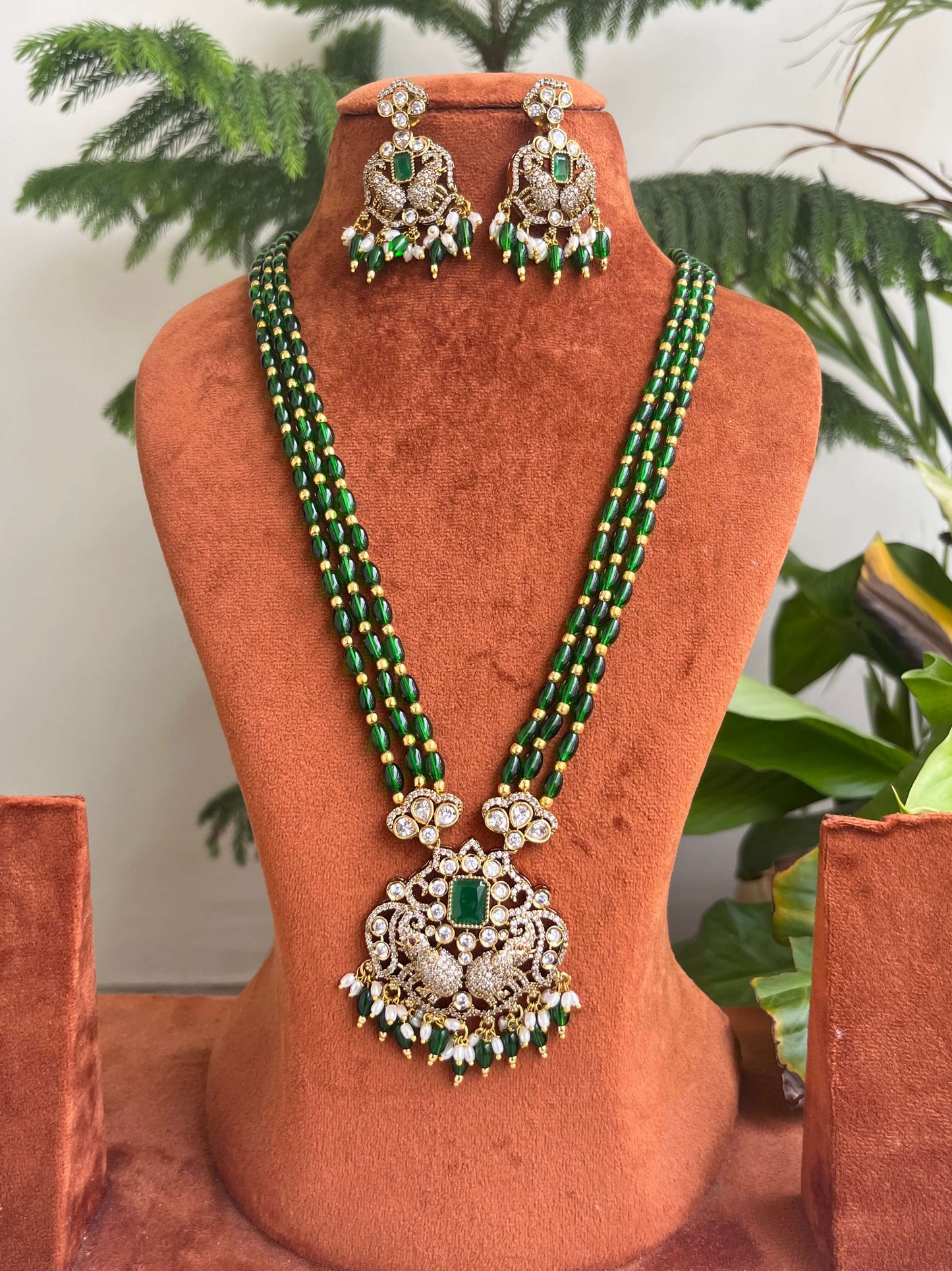 Monalisa Beads Haram with Victorian Pendant & Matching Earrings
