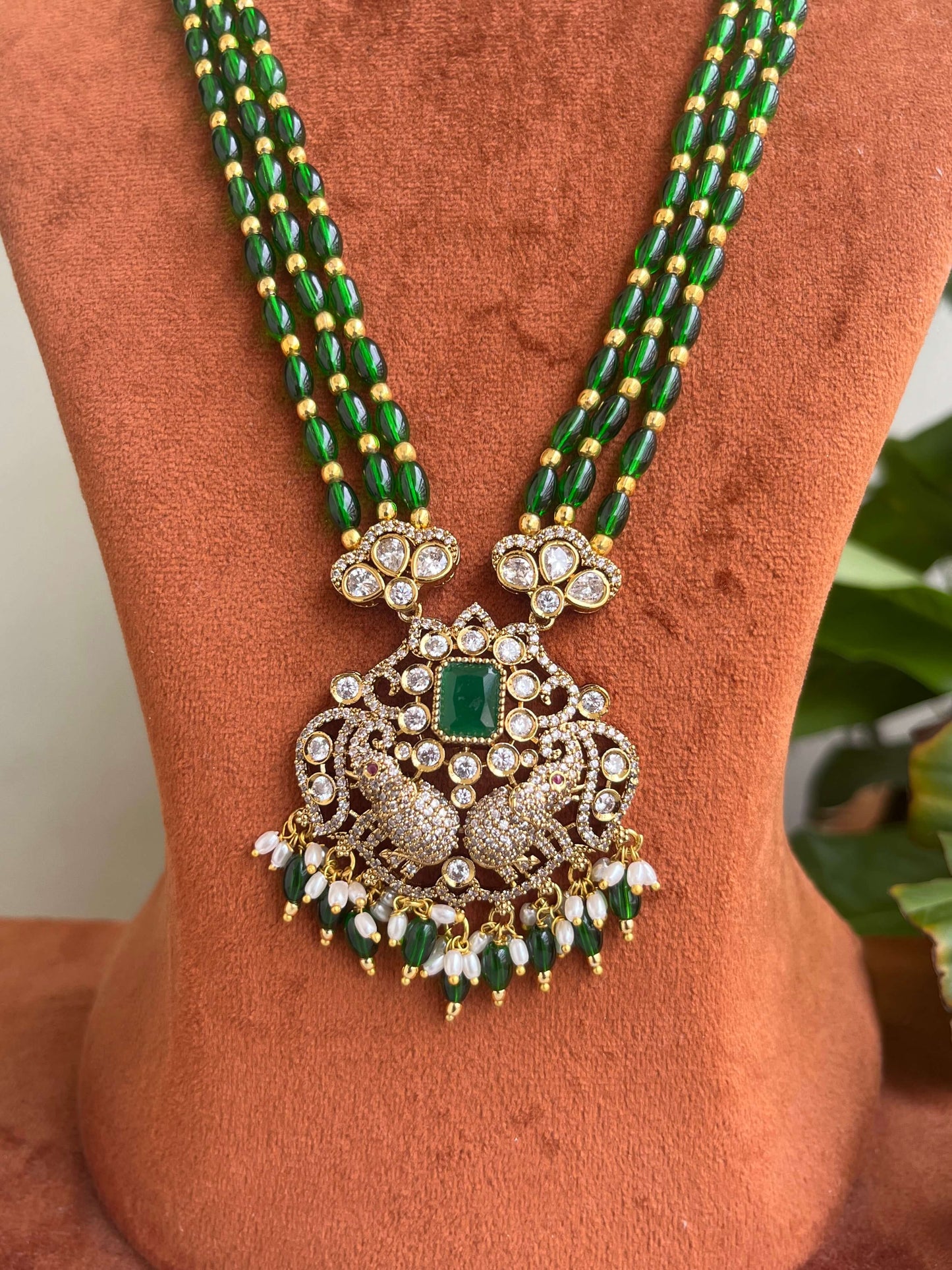 Monalisa Beads Haram with Victorian Pendant & Matching Earrings