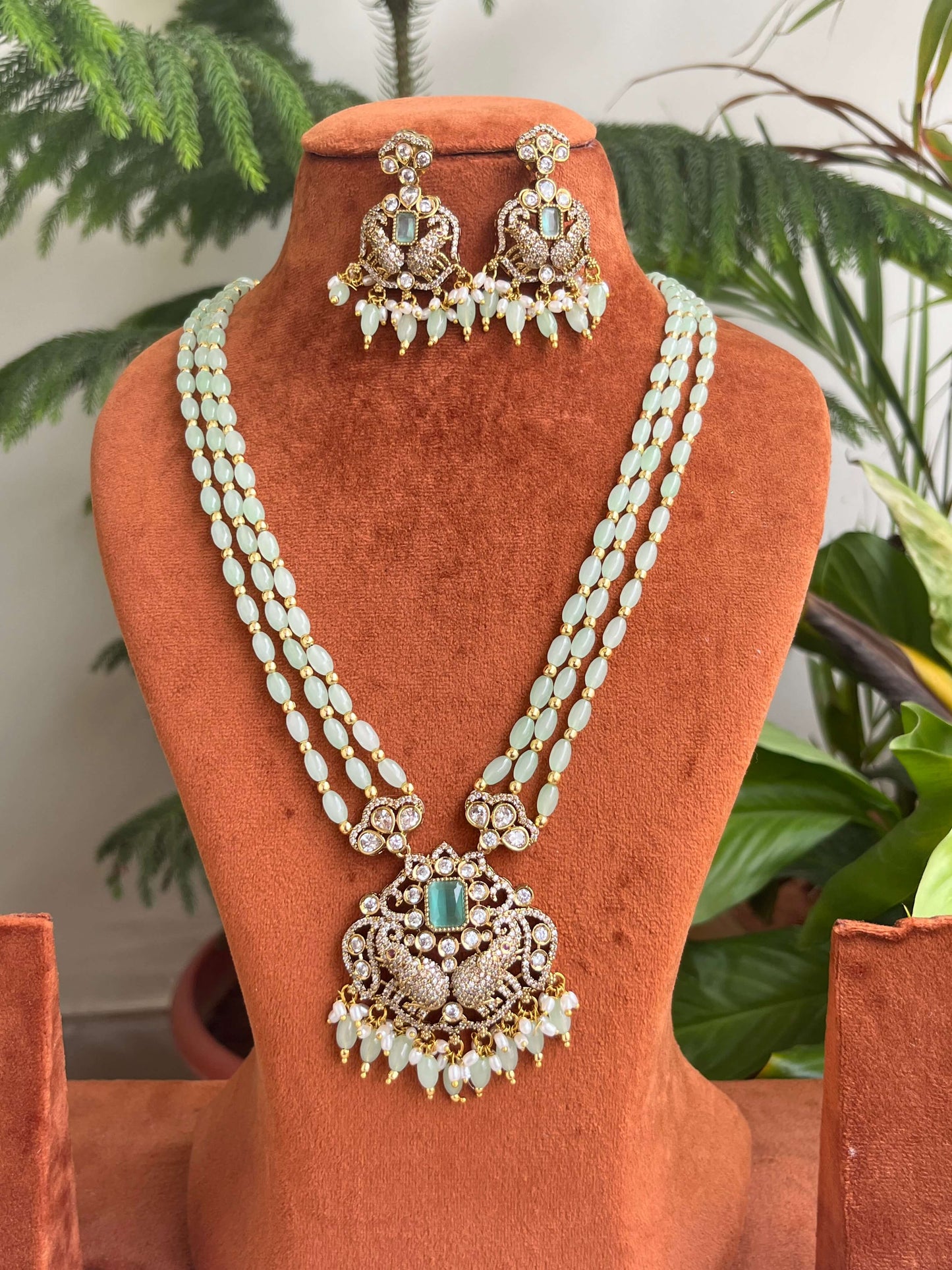 Monalisa Beads Haram with Victorian Pendant & Matching Earrings