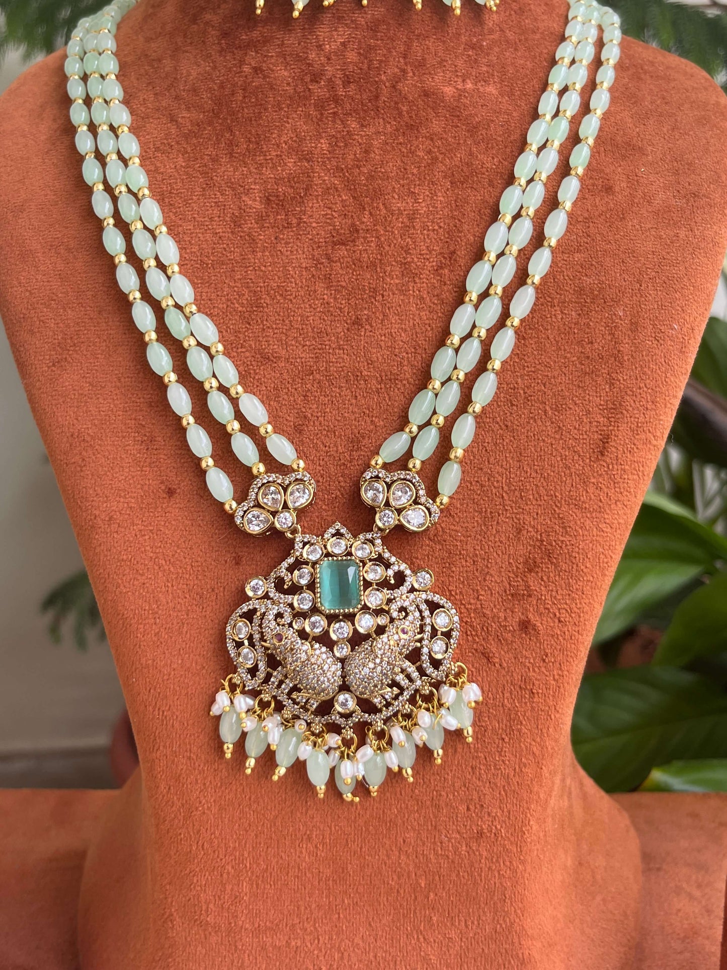 Monalisa Beads Haram with Victorian Pendant & Matching Earrings