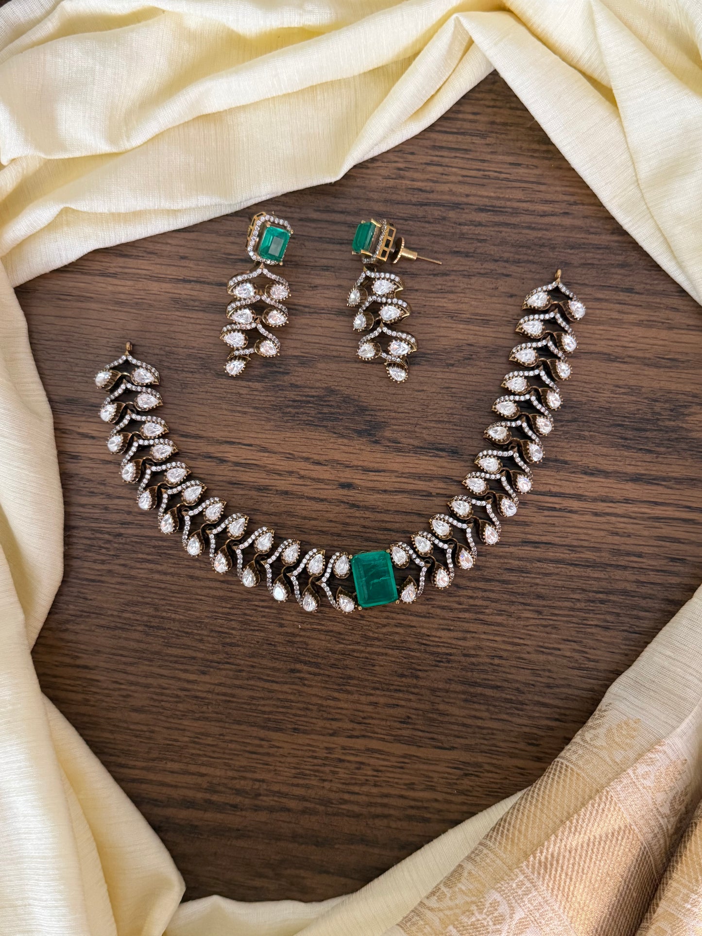 Antique Silver Finish Doublet Emerald Choker Set with Leaf Motif