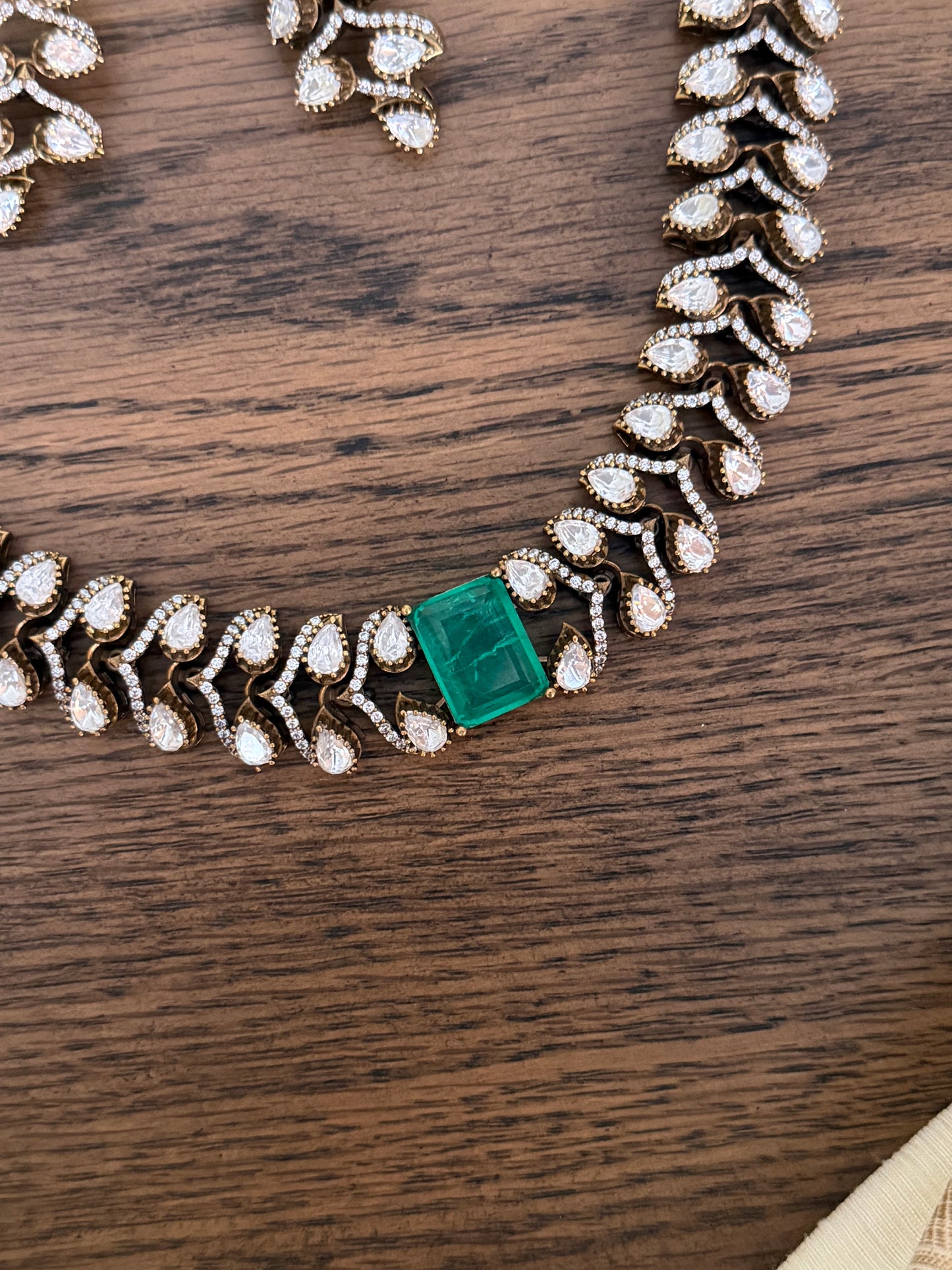 Antique Silver Finish Doublet Emerald Choker Set with Leaf Motif